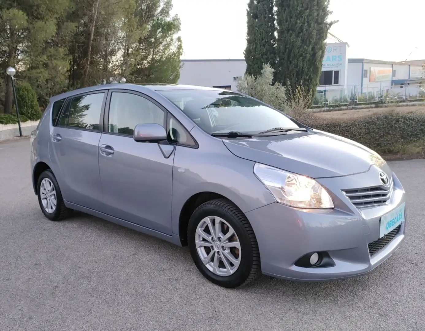Toyota Verso 2.0D4D Advance Gris - 2