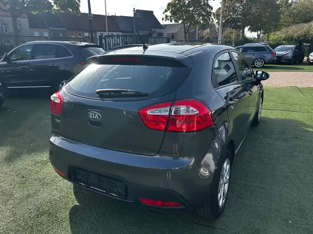 Kia Rio view 3