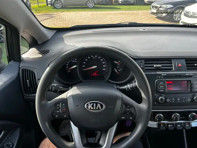 Kia Rio view 13