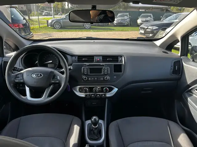 Kia Rio view 11