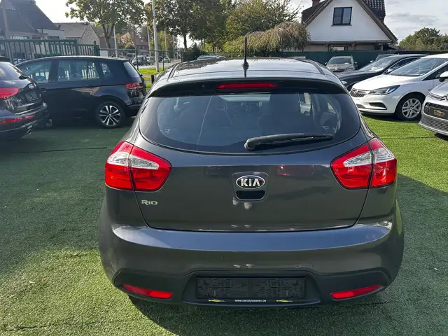 Kia Rio view 4