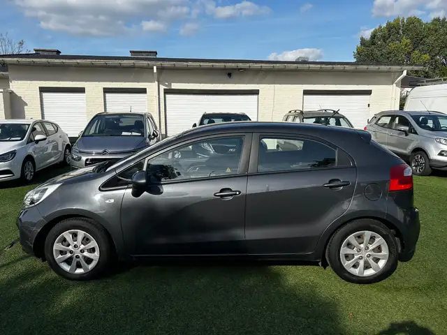 Kia Rio view 6