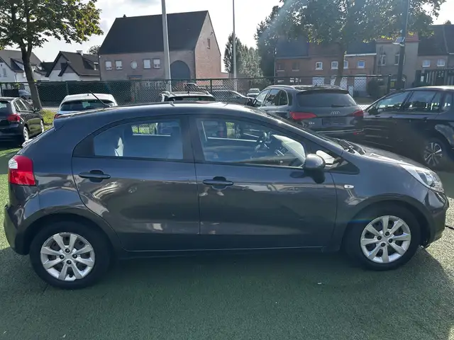 Kia Rio view 2