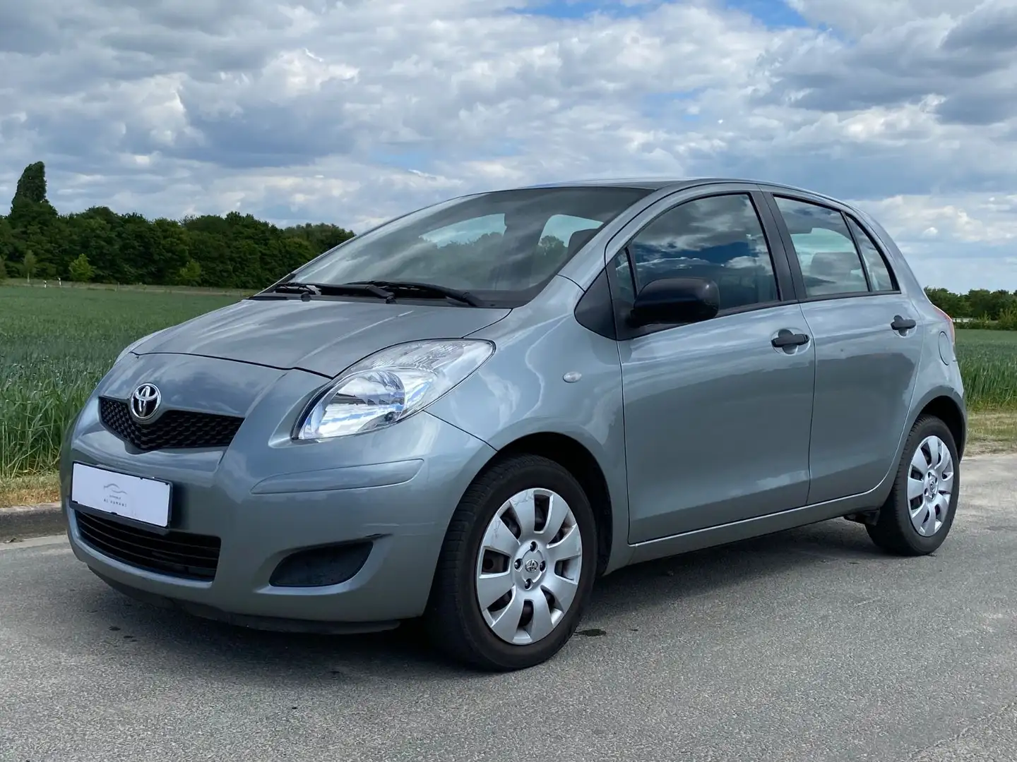 Toyota Yaris 1.3 Cool / Klimaanlage / 1.Hand Silber - 1