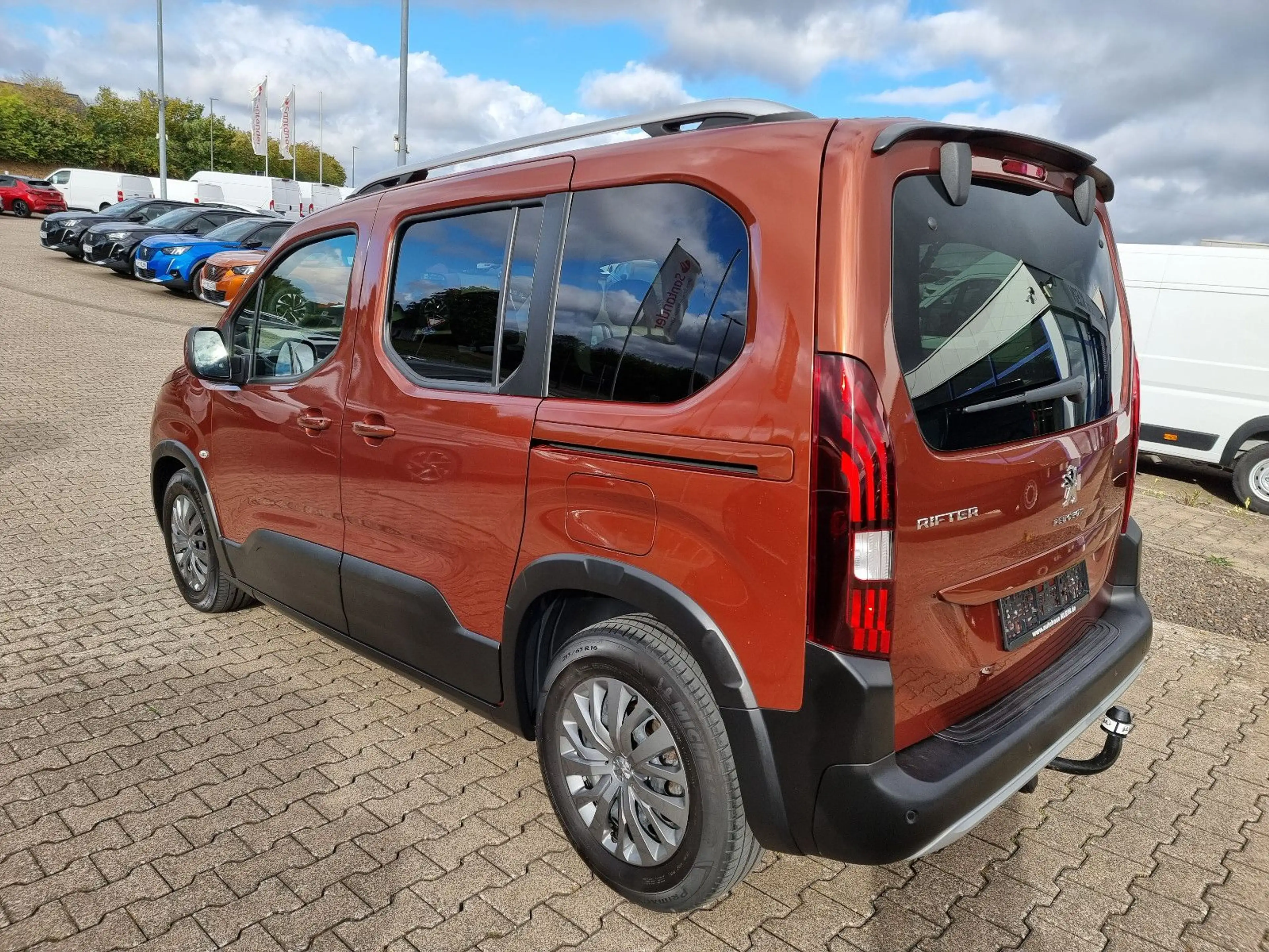 Peugeot Rifter Allure PureTech130 EAT8 KLIMA-CARPLAY-AHK — photo 4
