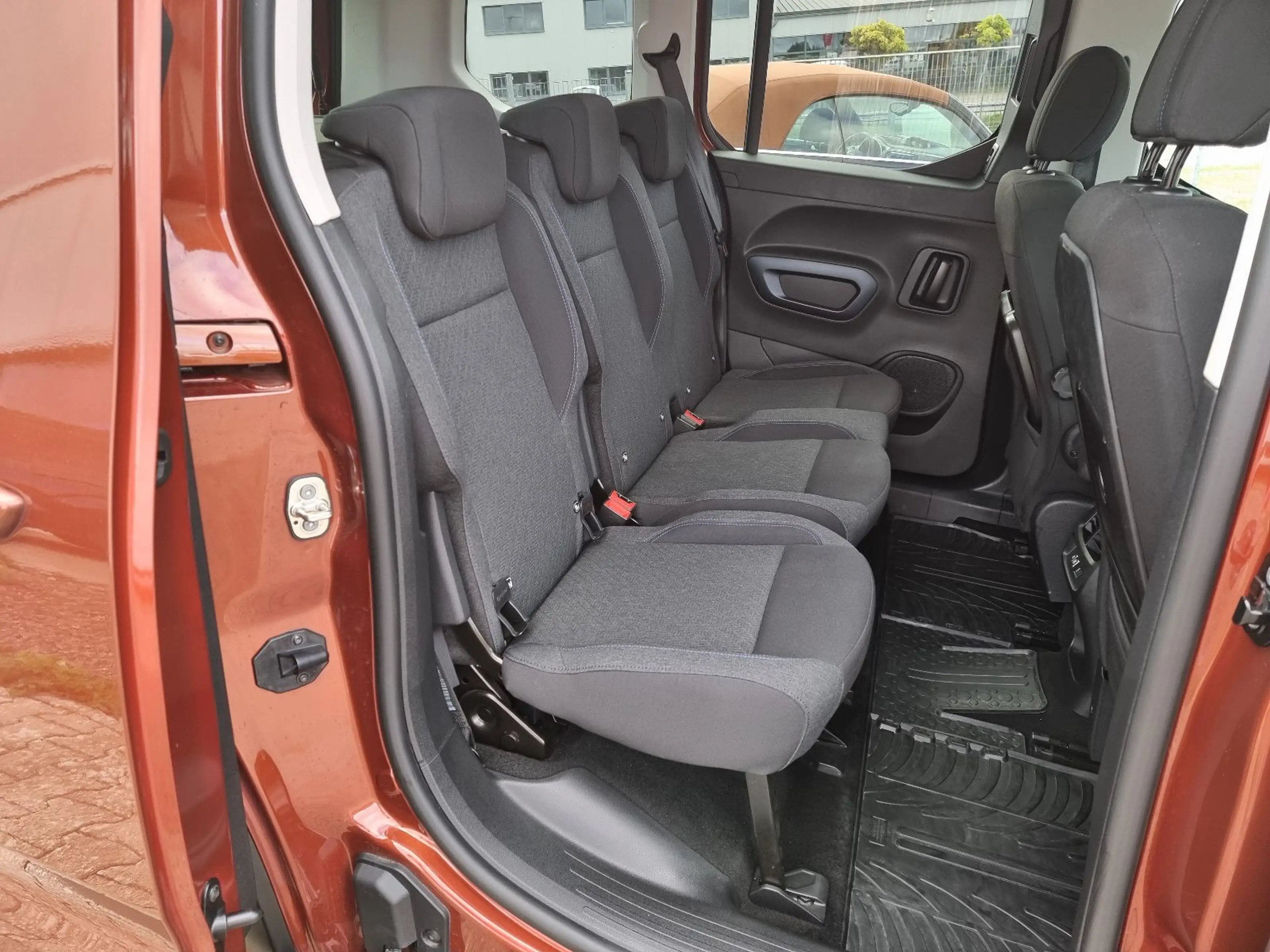 Peugeot Rifter Allure PureTech130 EAT8 KLIMA-CARPLAY-AHK — photo 11