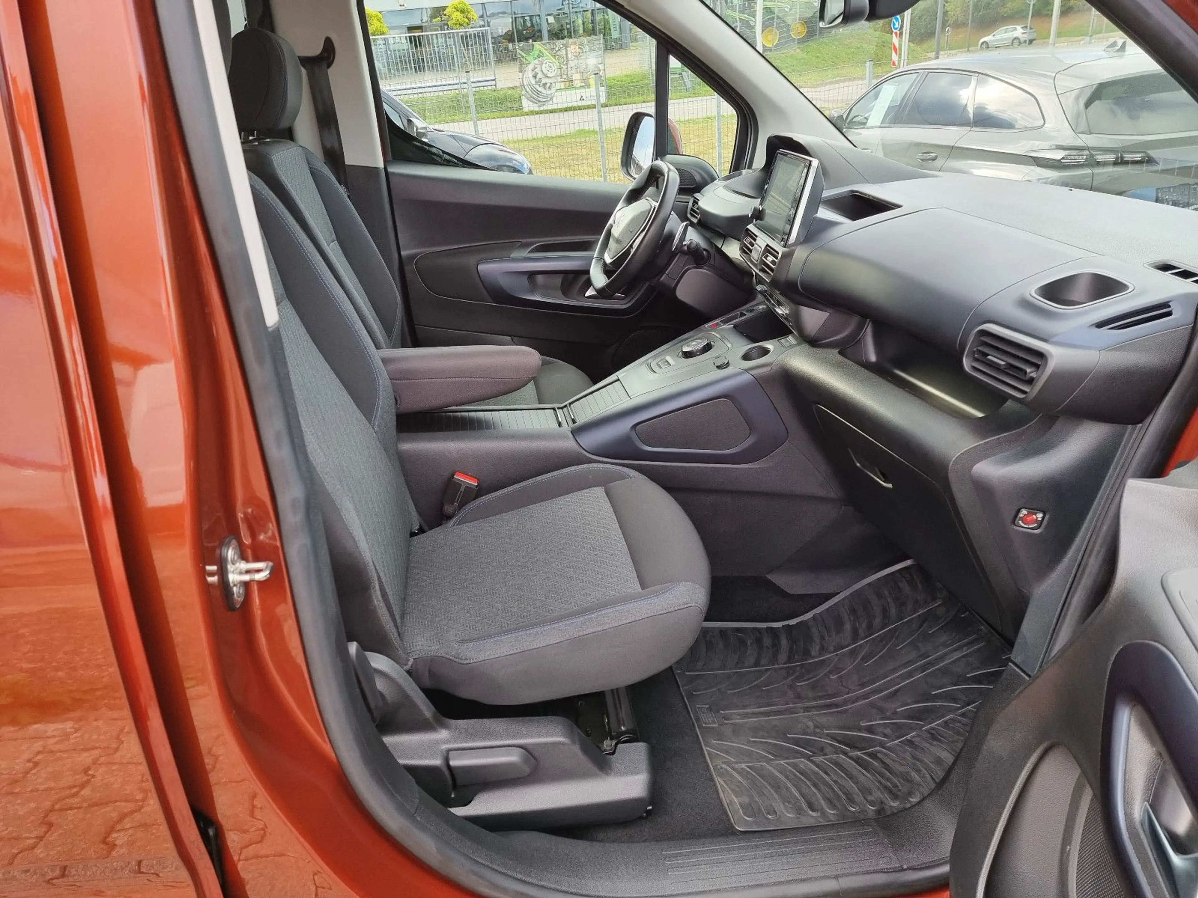 Peugeot Rifter Allure PureTech130 EAT8 KLIMA-CARPLAY-AHK — photo 10