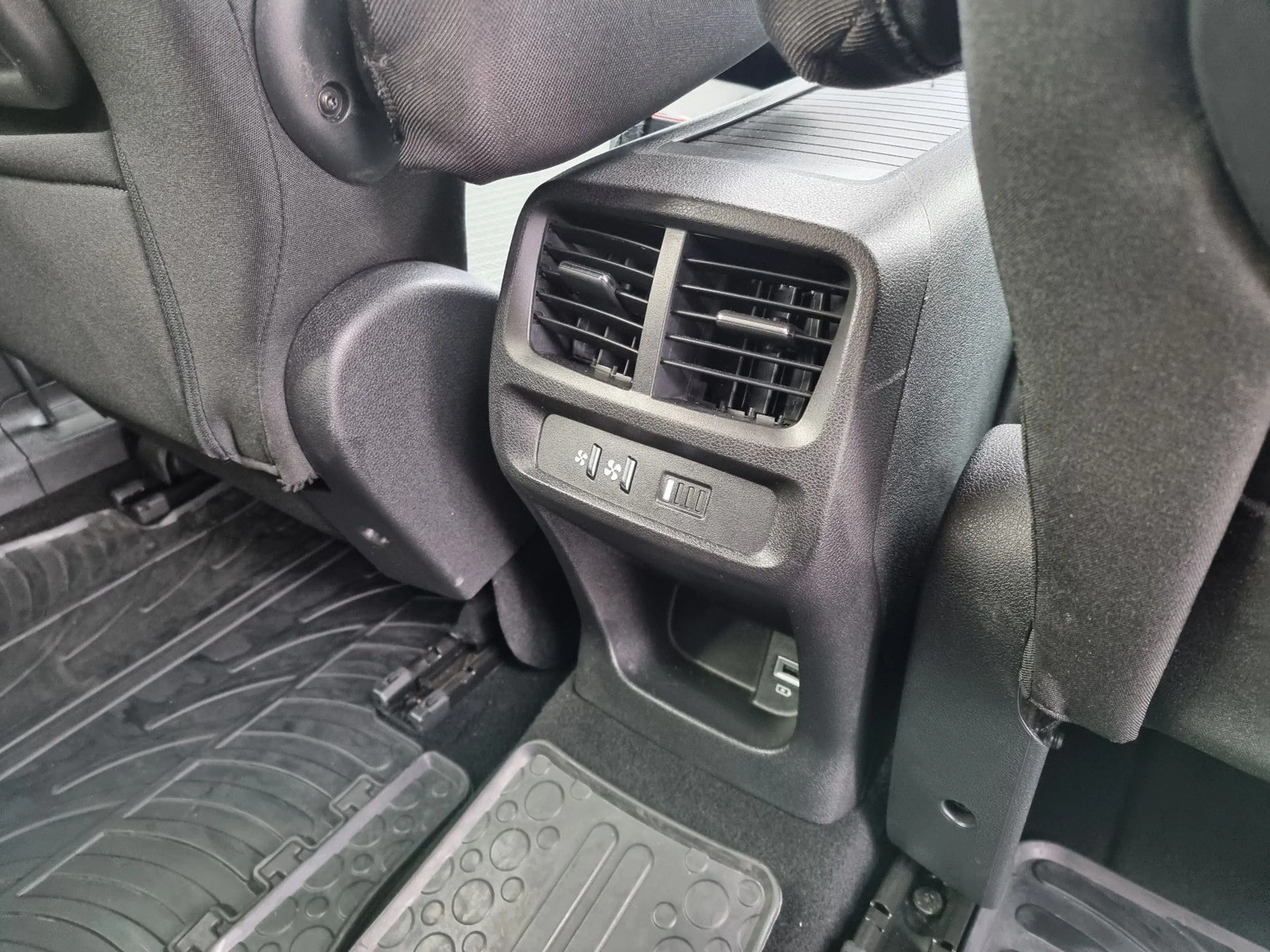 Peugeot Rifter Allure PureTech130 EAT8 KLIMA-CARPLAY-AHK — photo 12