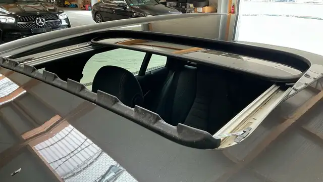 Mercedes-Benz E-Class view 6