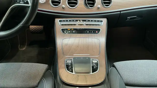 Mercedes-Benz E-Class view 9