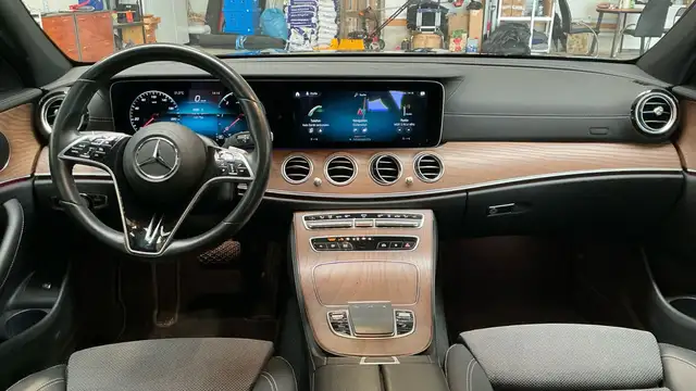 Mercedes-Benz E-Class view 8