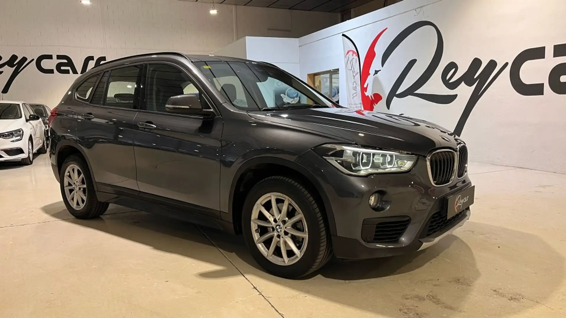 BMW X1 sDrive 18dA Grau - 1