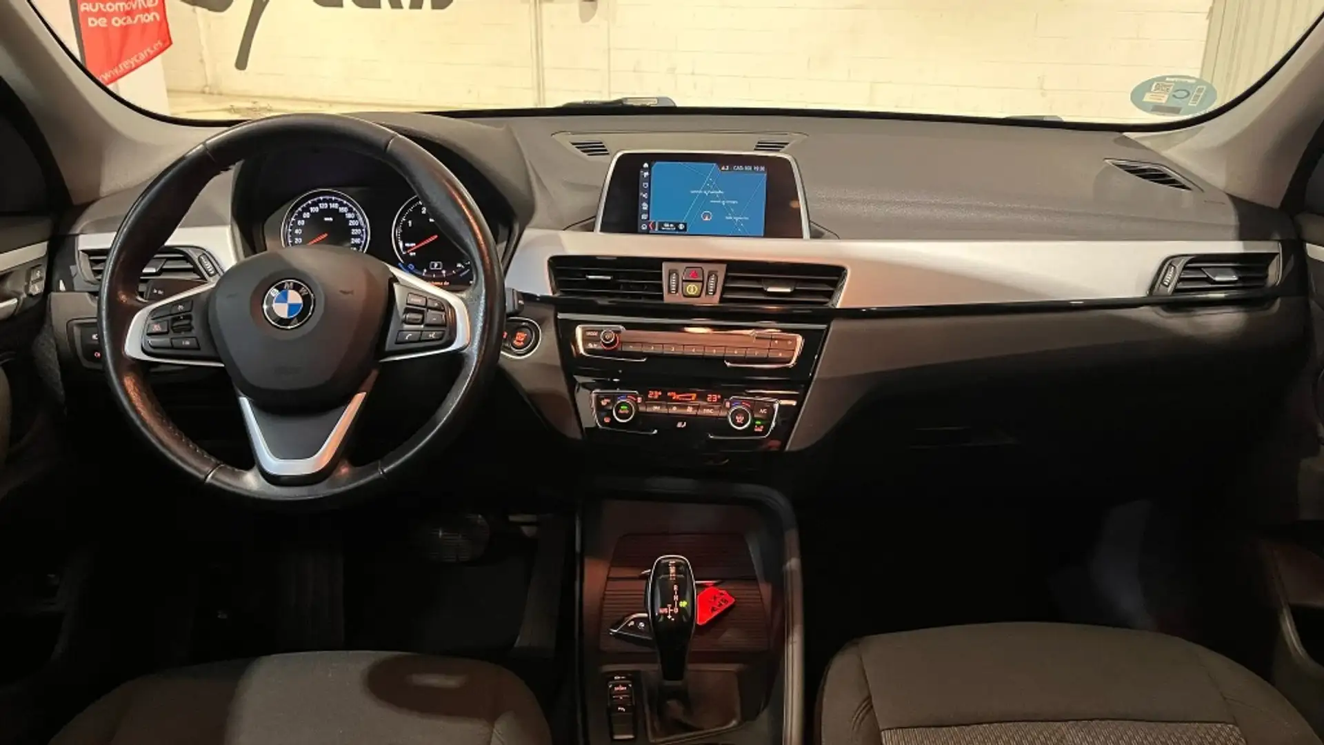 BMW X1 sDrive 18dA Grau - 2