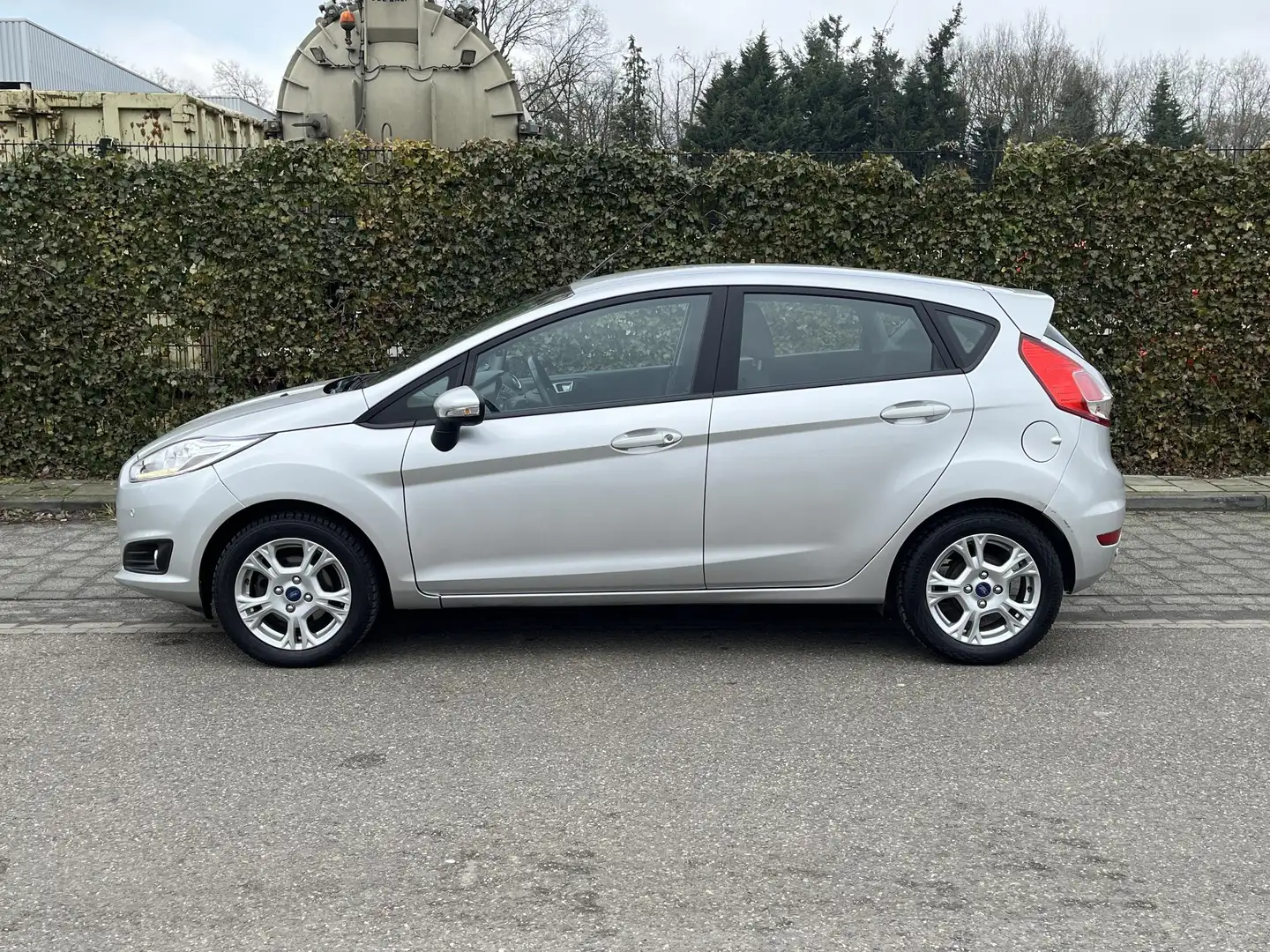 Ford Fiesta 1.0 Style Ultimate * Navi * Airco * Titanium * Gar Gris - 2