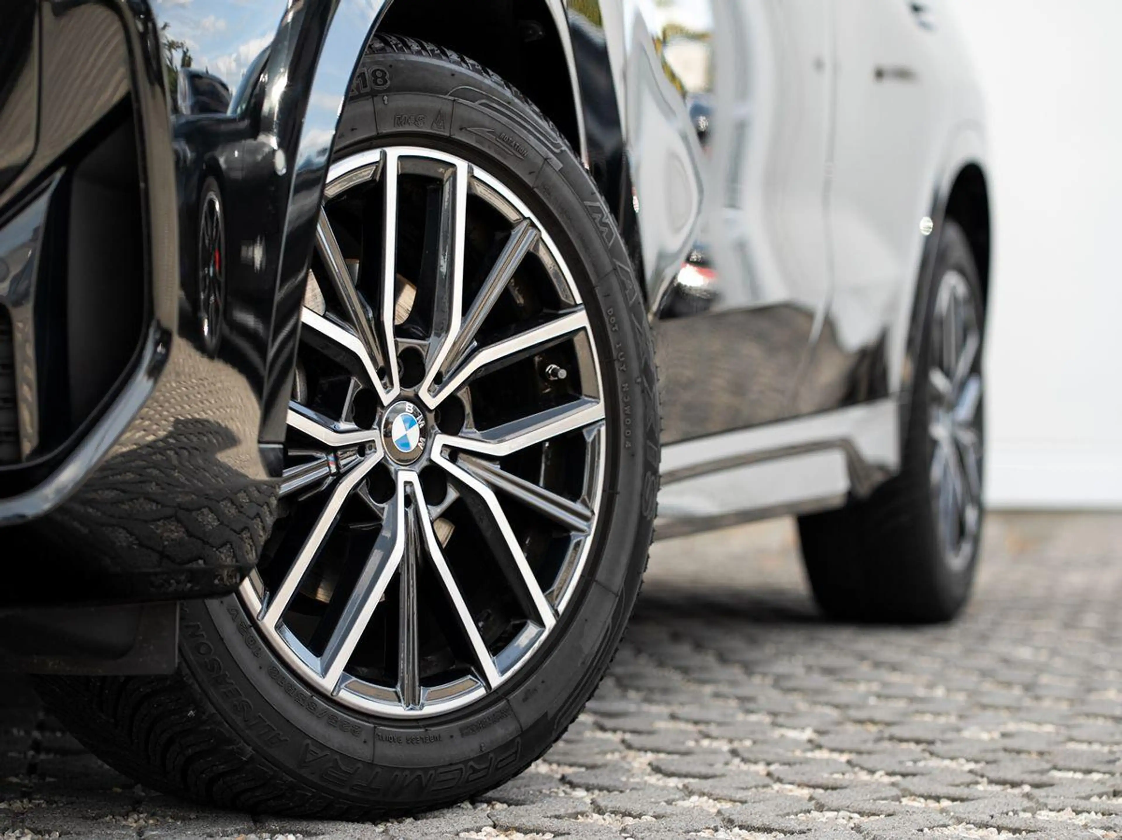 BMW X1 sDrive18d M-Sport PANO AHK aLED KoZg AktSitze — photo 5