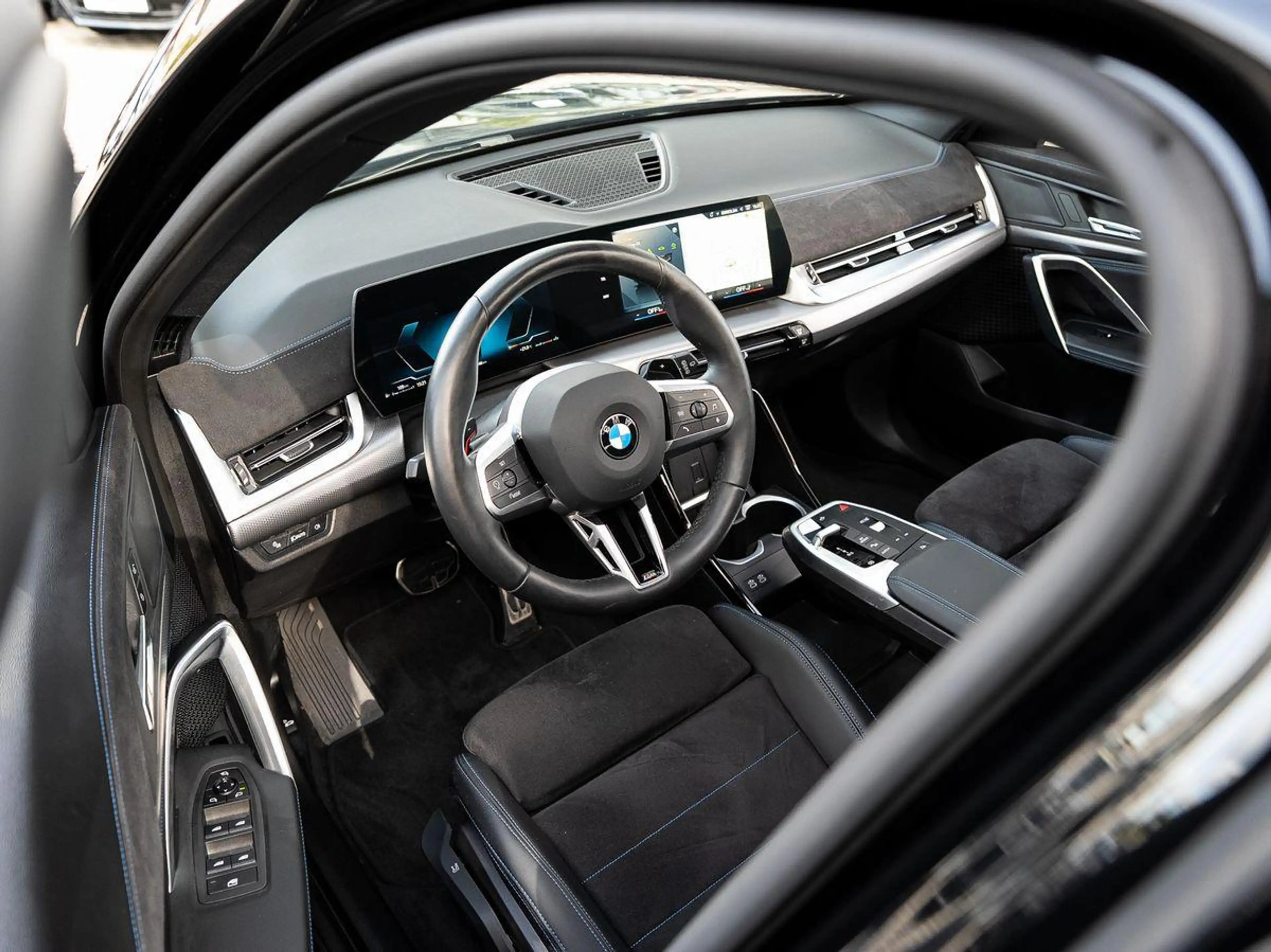 BMW X1 sDrive18d M-Sport PANO AHK aLED KoZg AktSitze — photo 12