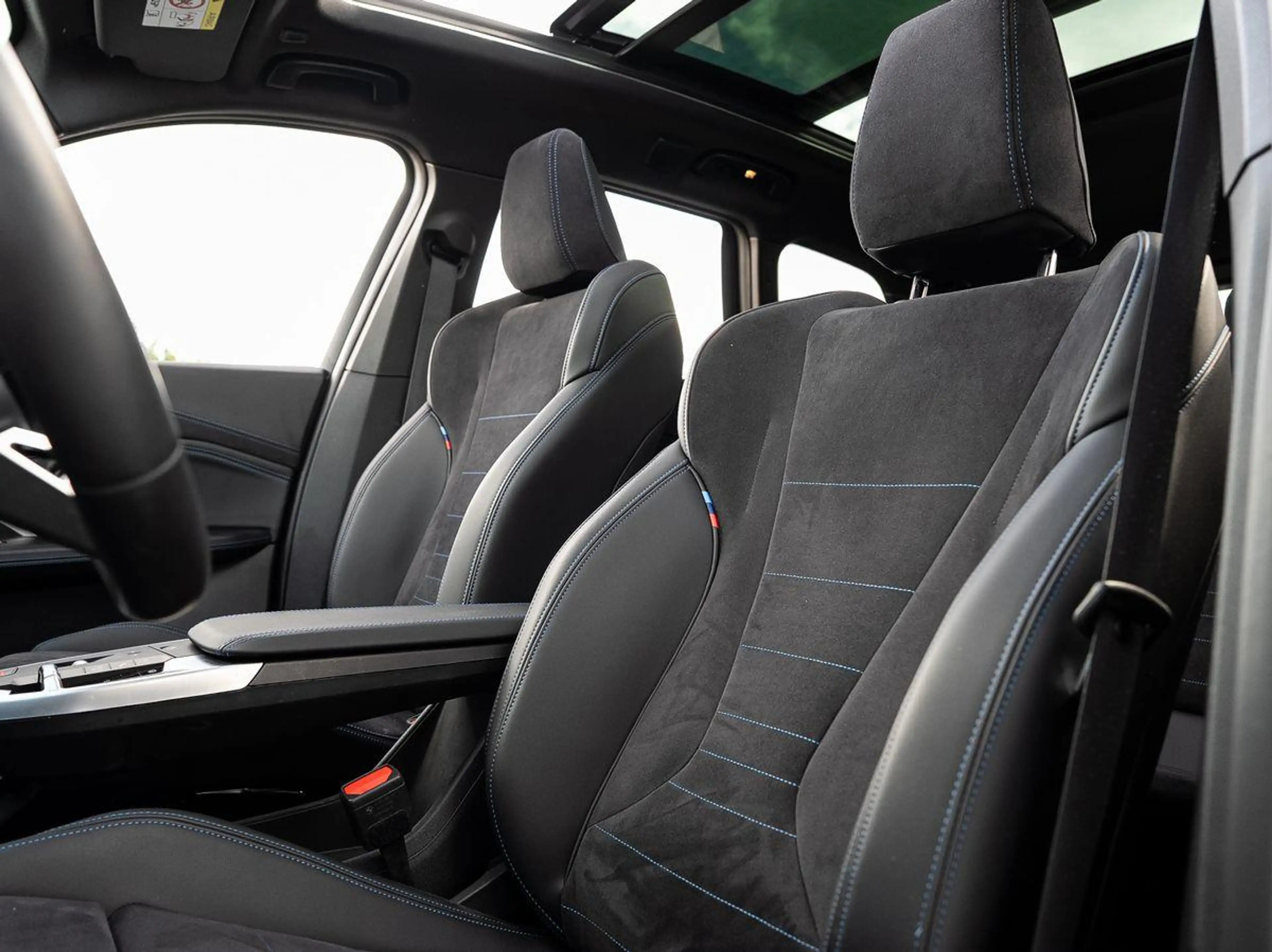 BMW X1 sDrive18d M-Sport PANO AHK aLED KoZg AktSitze — photo 14
