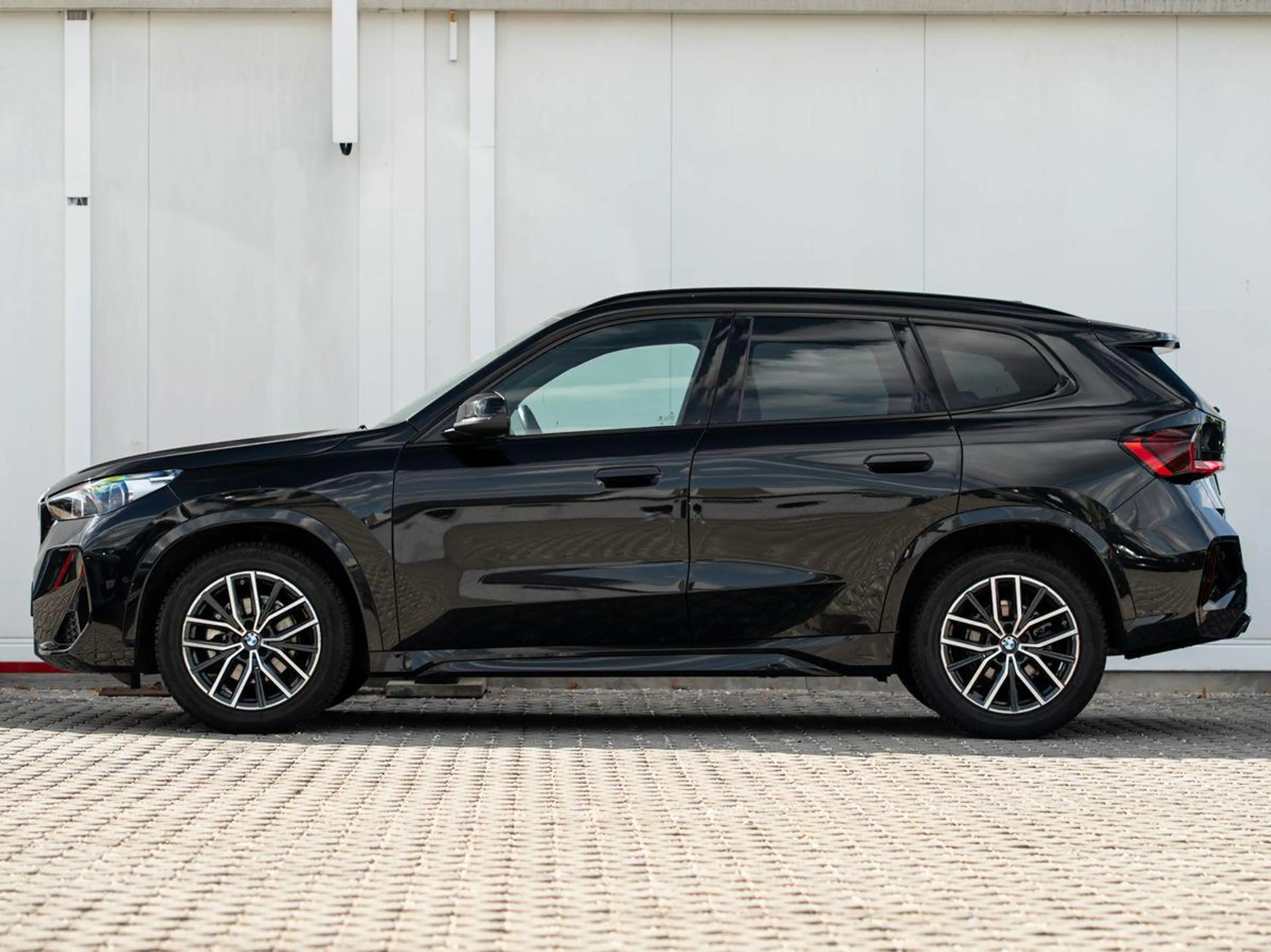 BMW X1 sDrive18d M-Sport PANO AHK aLED KoZg AktSitze — photo 9