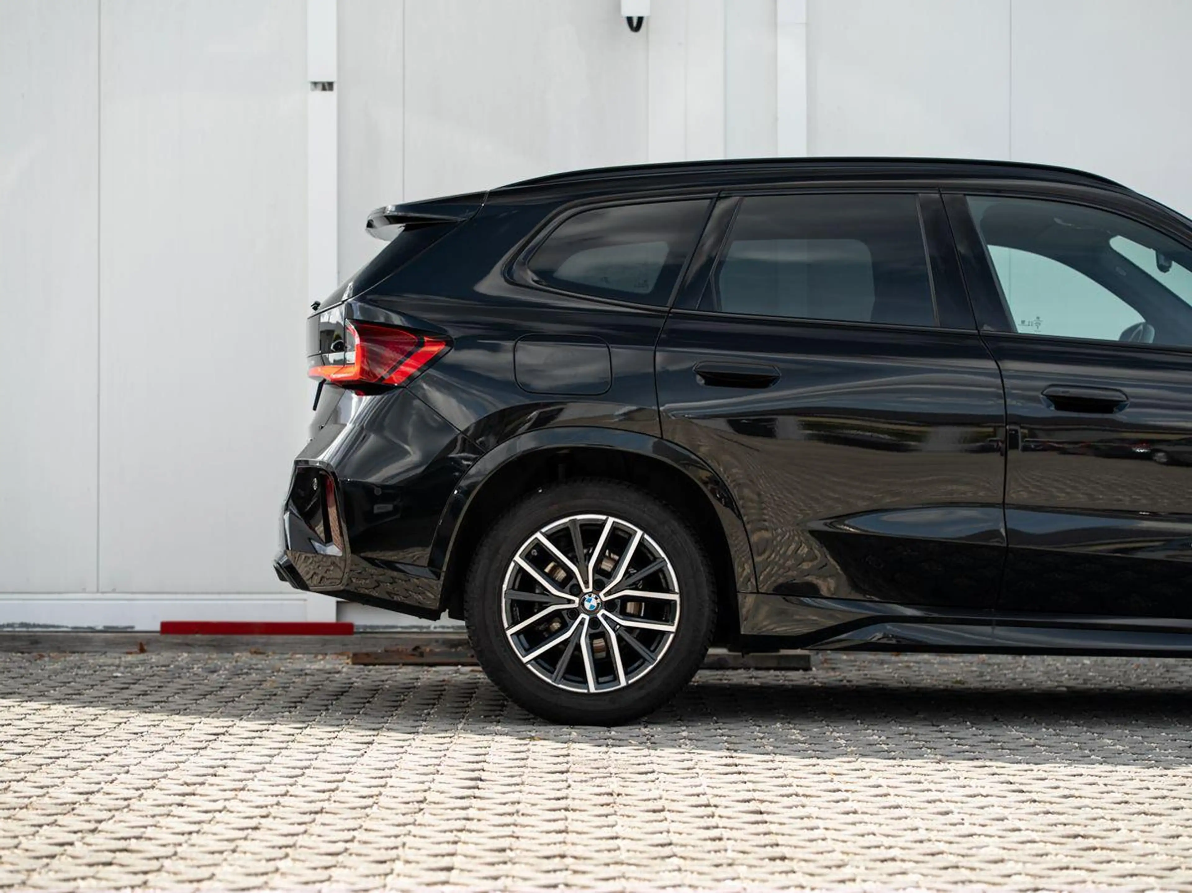 BMW X1 sDrive18d M-Sport PANO AHK aLED KoZg AktSitze — photo 6