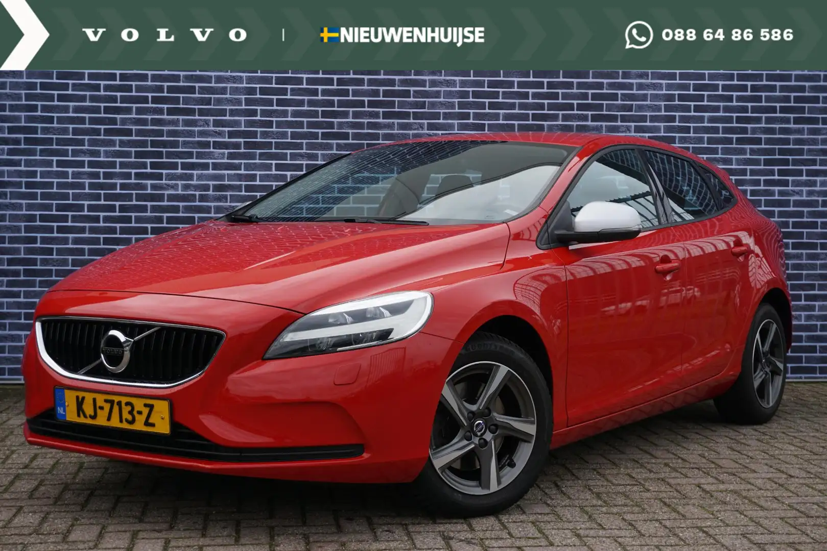 Volvo V40 T2 Nordic+ | Full Led | Standkachel | Stoelverwarm Rood - 1
