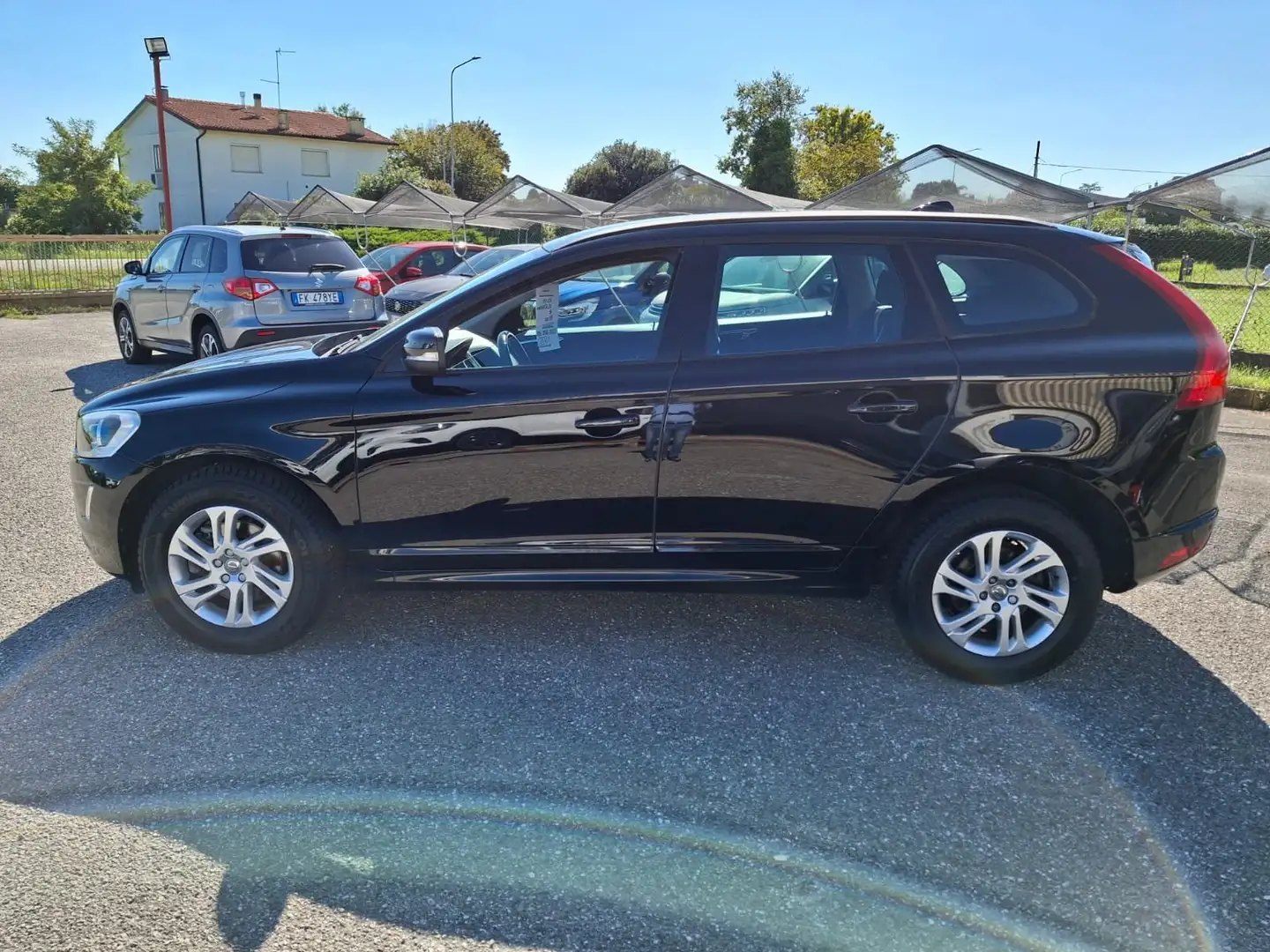 Volvo XC60 XC60 2.4 d4 Momentum awd 190cv geartronic Noir - 2