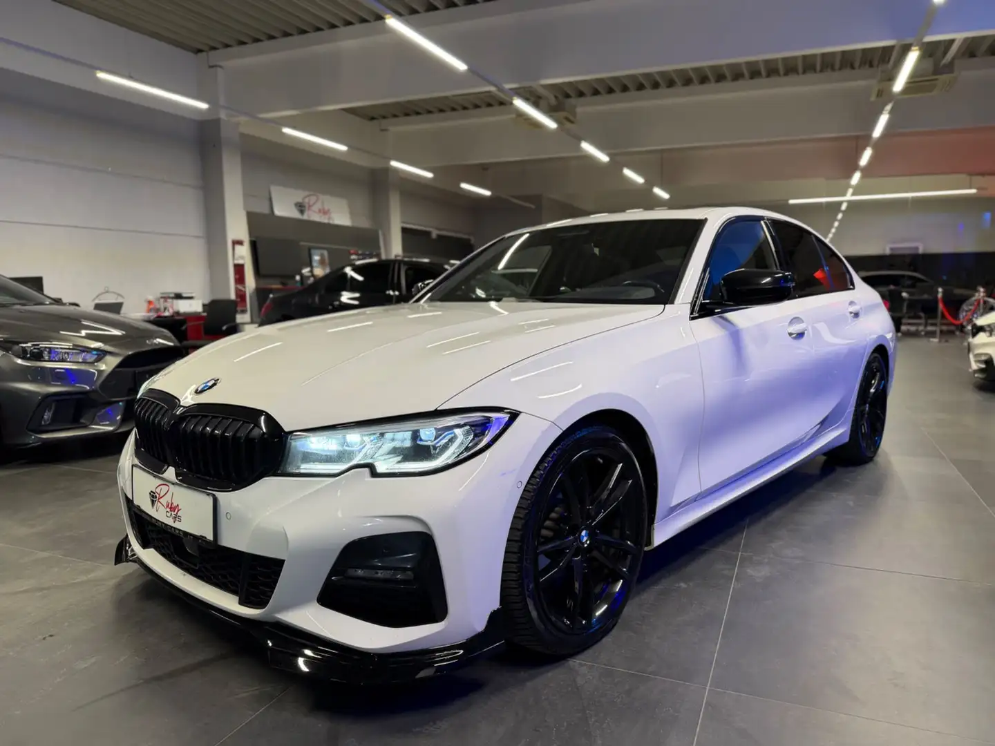 BMW 320 3er-Reihe Diesel xDrive Aut. *Laser*Glasdach*H&K* Weiß - 2