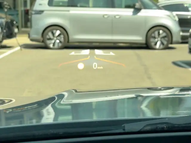 BMW 3 Series view 24
