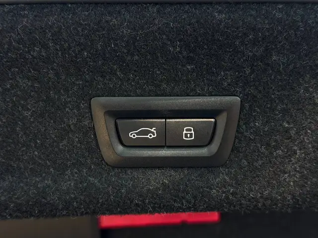 BMW 3 Series view 25
