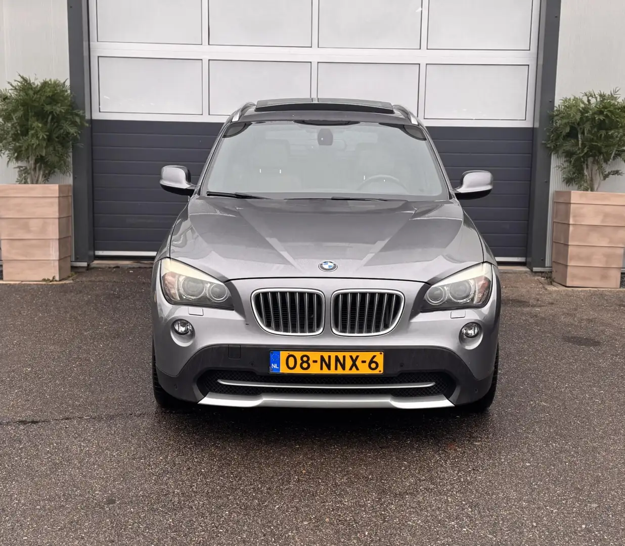 BMW X1 xDrive28i Executive / NAP / PANO / GARANTIE / LEER Grau - 2