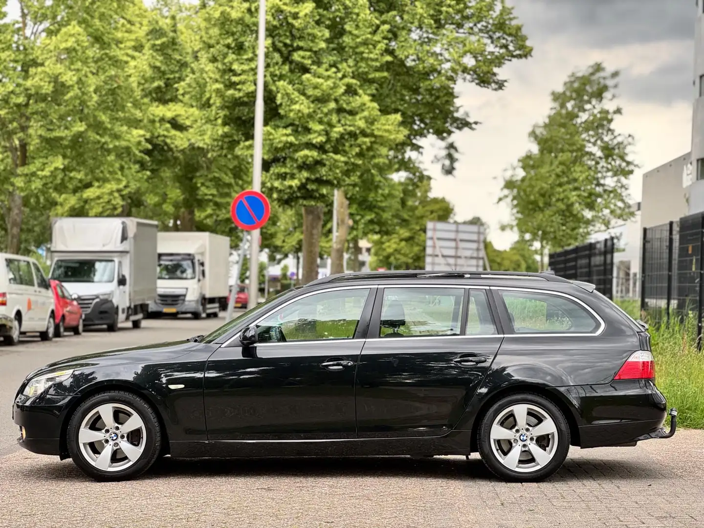 BMW 525 5-serie Touring 525d/AUTOMAAT/PANO/LEDER/TOPONDERH Schwarz - 2