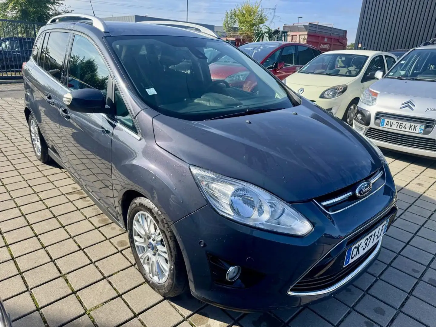 Ford Grand C-Max (DXA/CB7, DXA/CEU) 7 PLACES 1.6 TDCI 116 TITANIUM Grau - 2