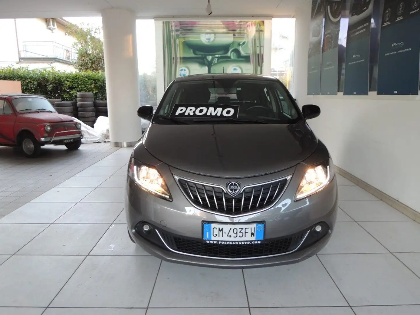 Lancia Ypsilon 1.0 FireFly 5 porte S&S Hybrid Ecochic Gold Gris - 2