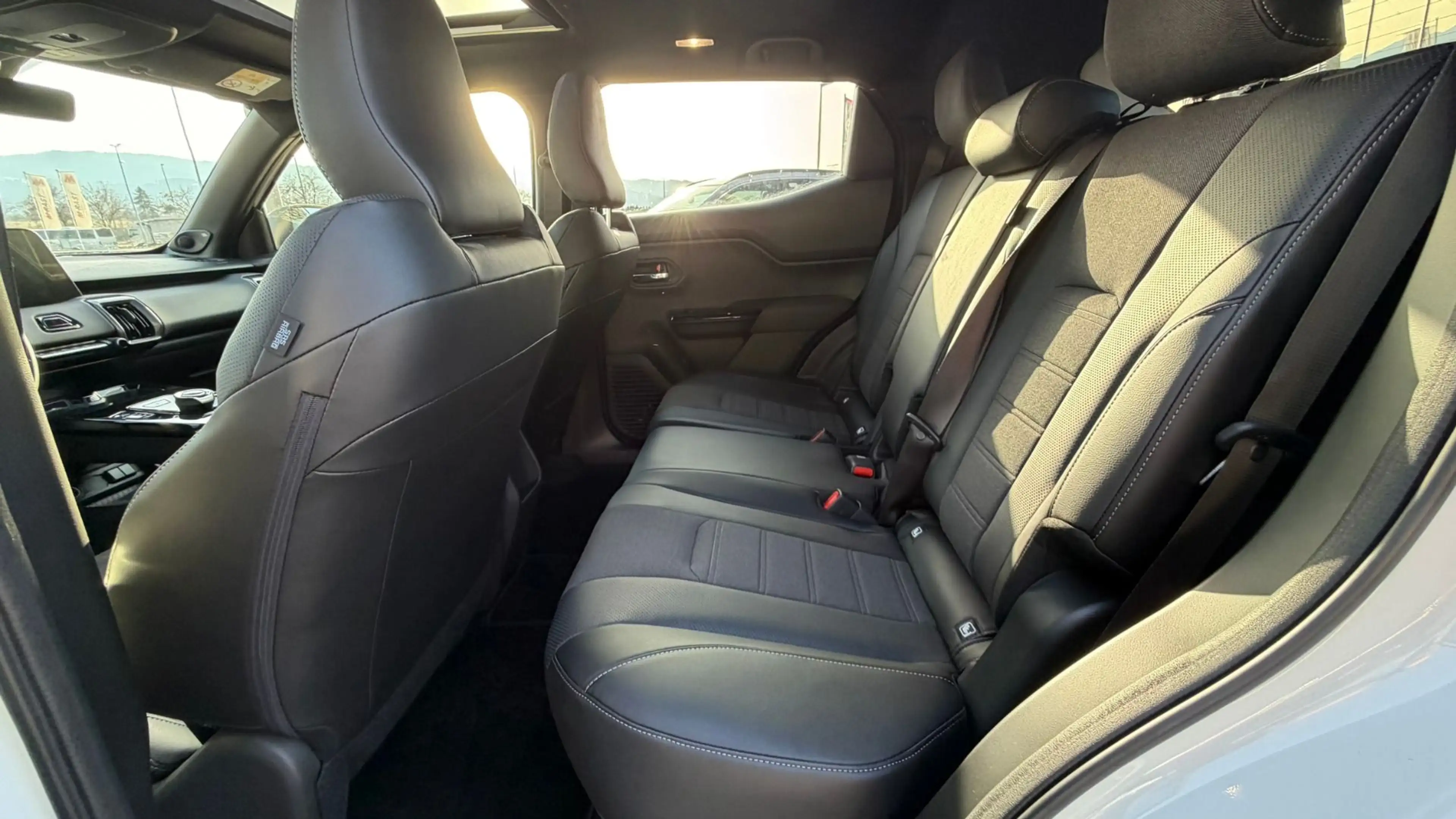 Toyota Urban Cruiser BEV 4x2 Lounge 128 kW — photo 11