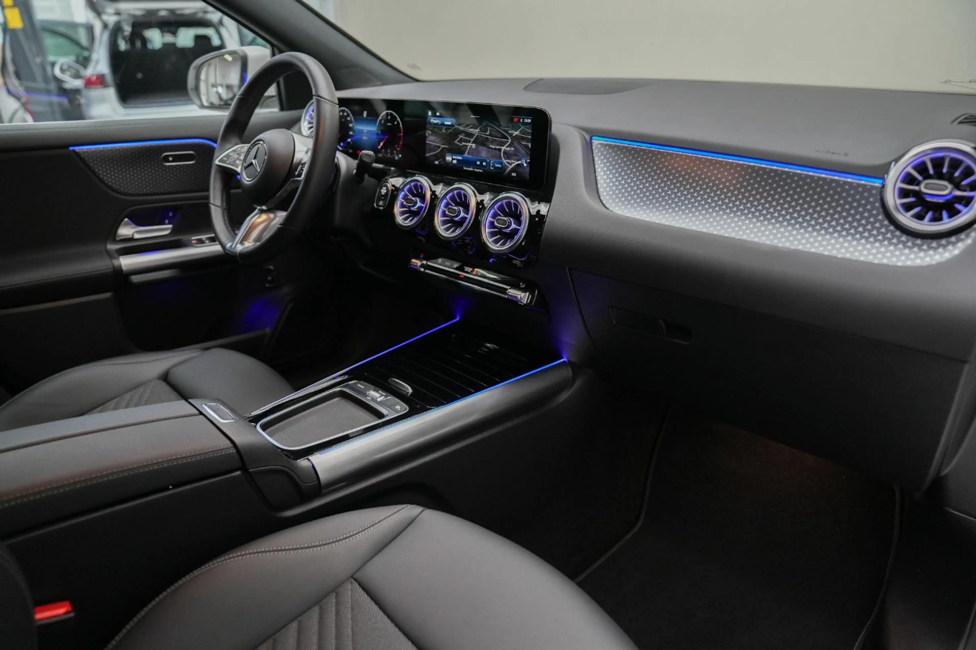 Mercedes-Benz GLA 200 d 4MATIC W-Paket KAM SpurH FLA el.Heck — photo 11
