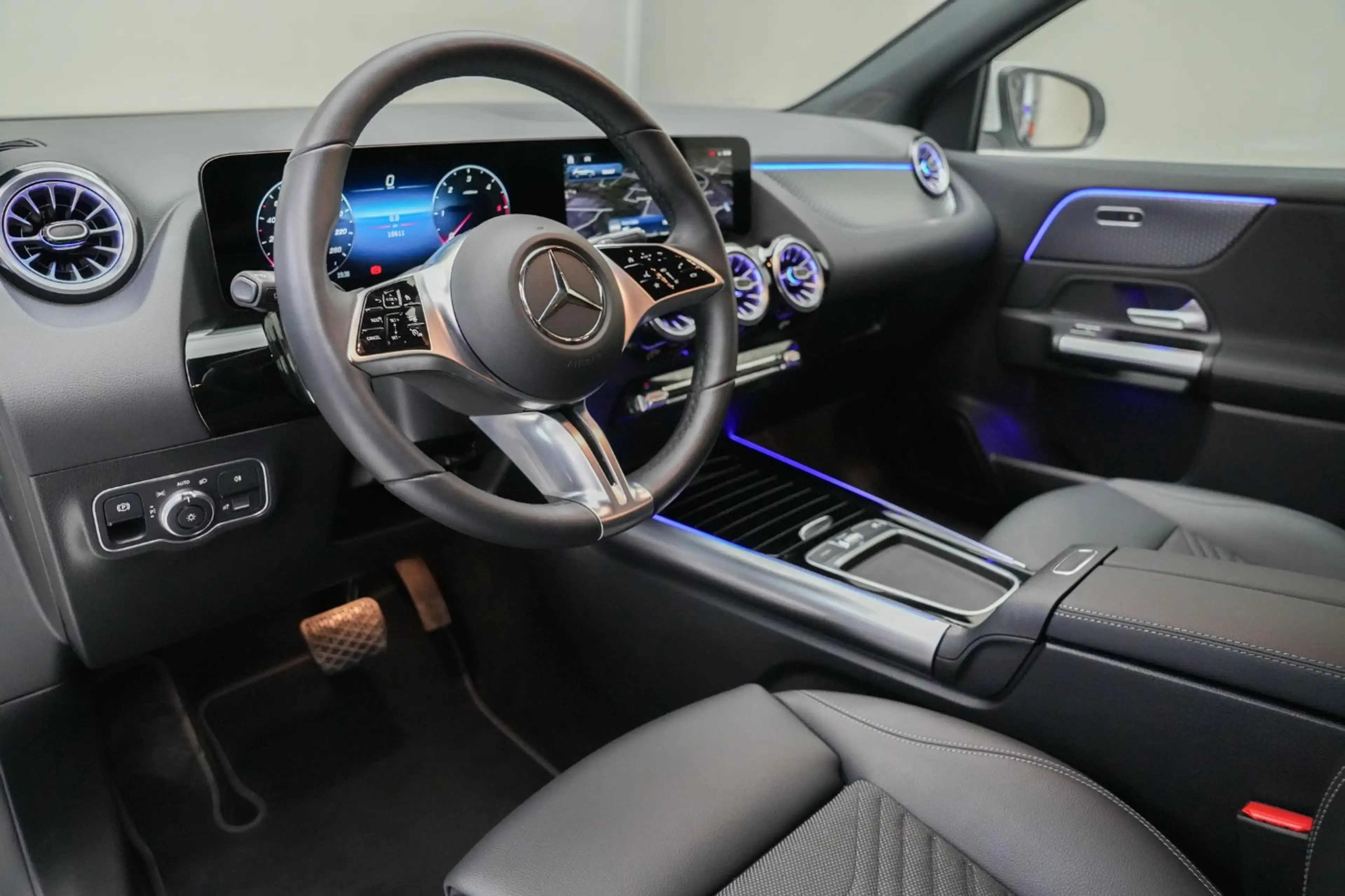 Mercedes-Benz GLA 200 d 4MATIC W-Paket KAM SpurH FLA el.Heck — photo 9