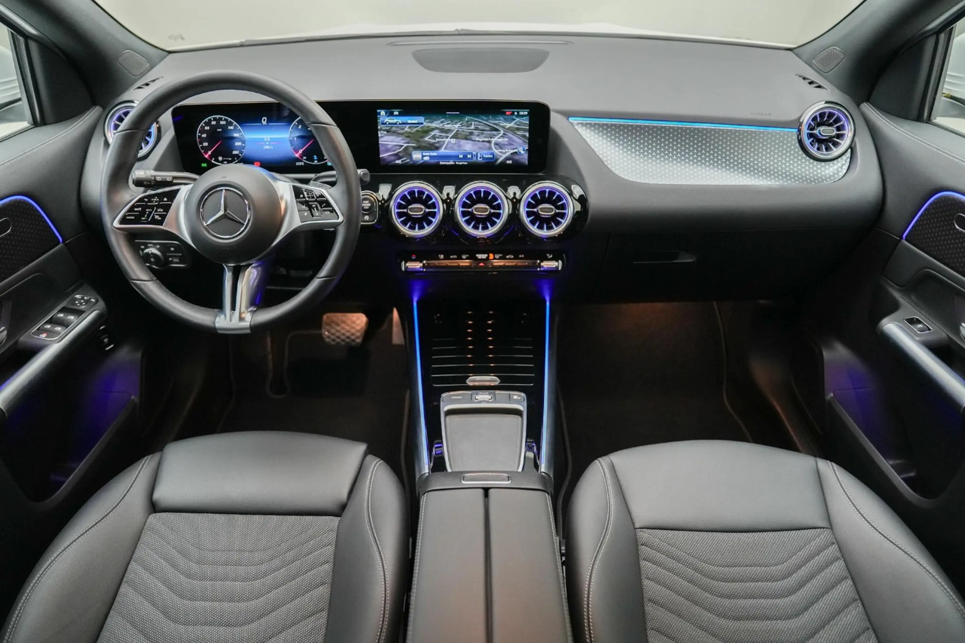 Mercedes-Benz GLA 200 d 4MATIC W-Paket KAM SpurH FLA el.Heck — photo 12
