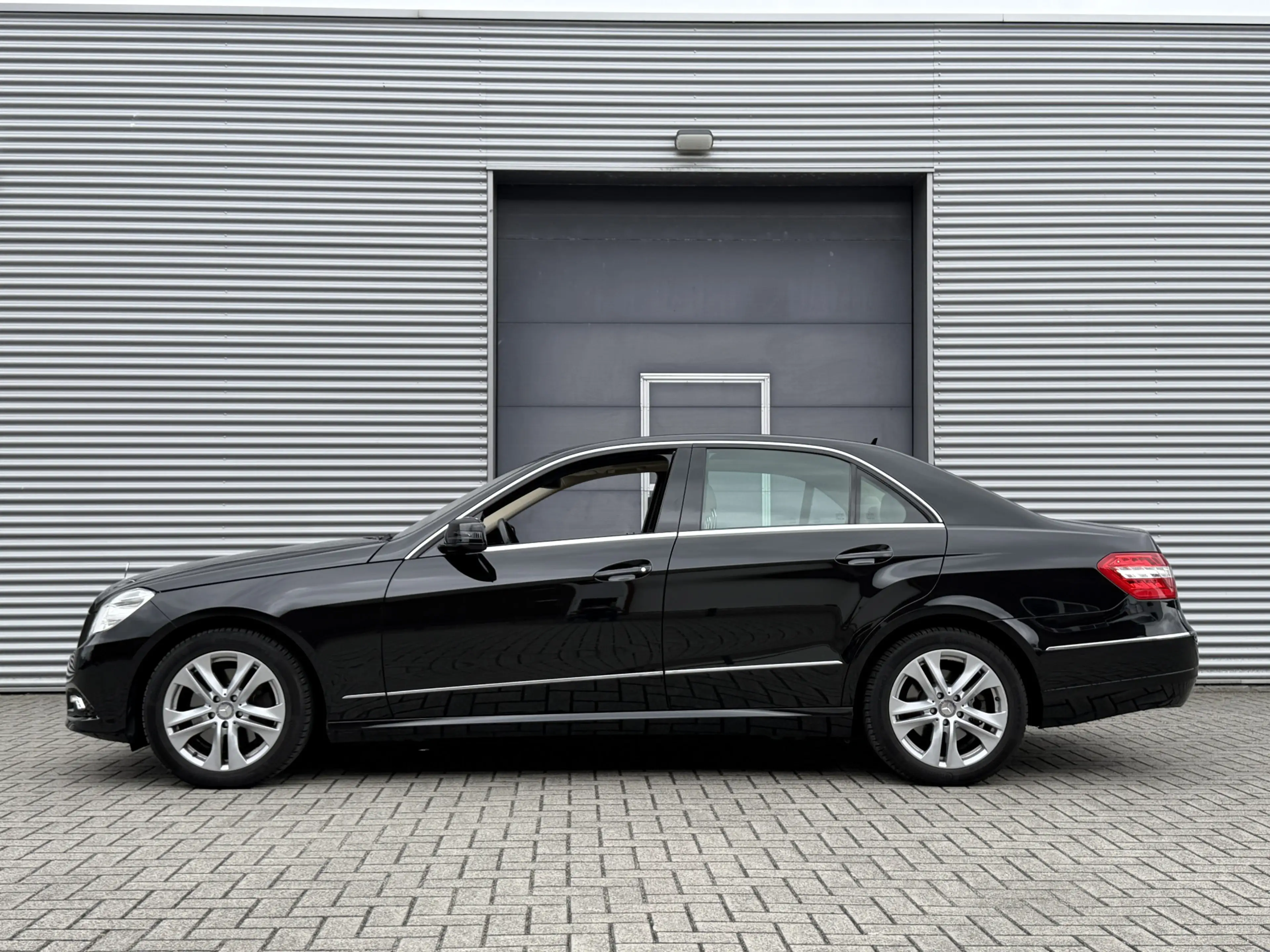 Mercedes-Benz E 350 CGI Avantgarde 4-Matic I Aut. I Leder I Pano.dak I — photo 3