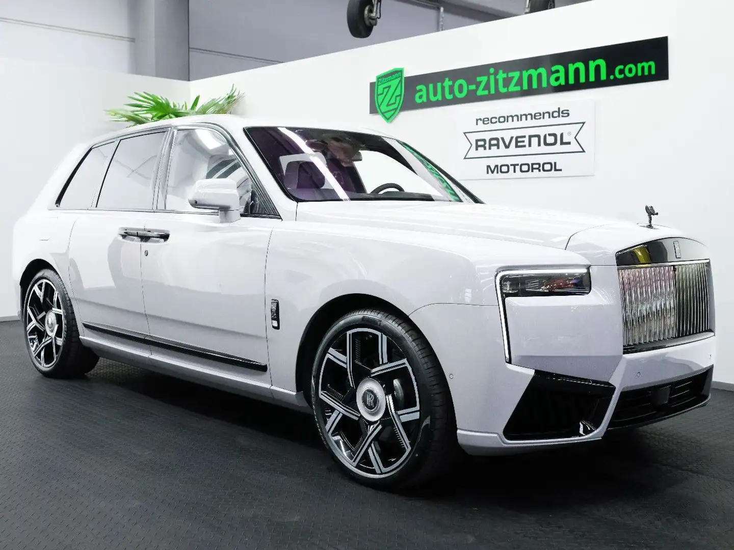 Rolls-Royce Cullinan Black Badge/STARLIGHT/BESPOKE/R.THEATRE Weiß - 1