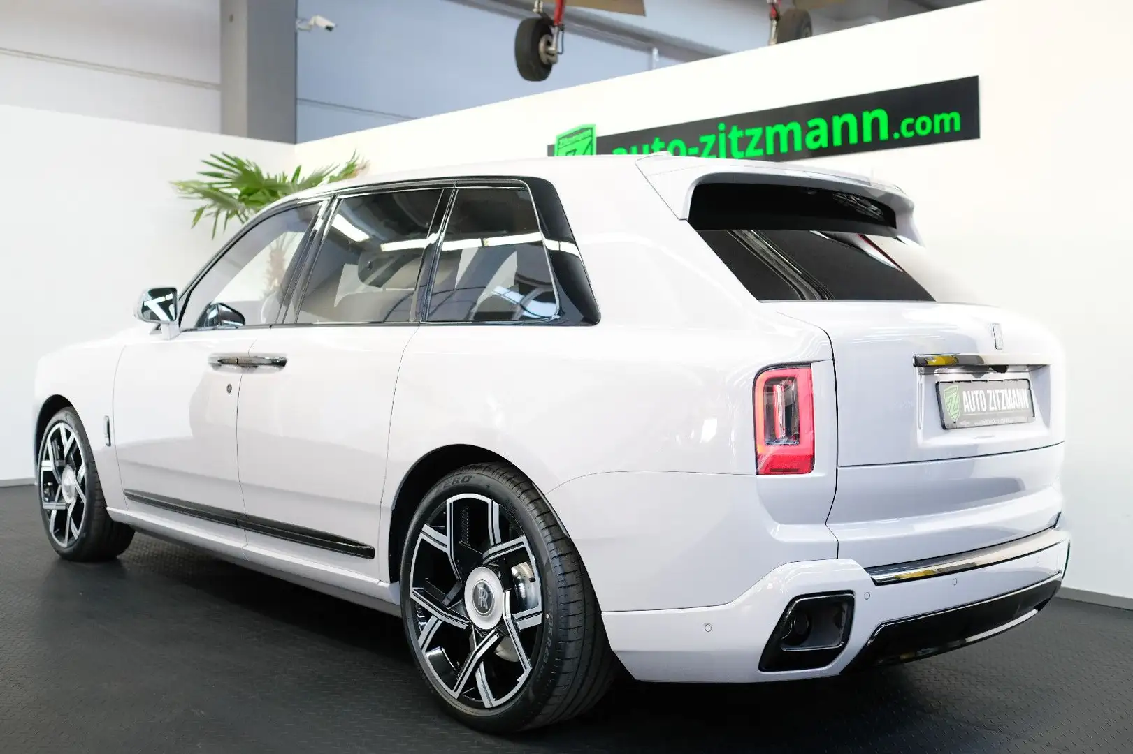 Rolls-Royce Cullinan Black Badge/STARLIGHT/BESPOKE/R.THEATRE Weiß - 2