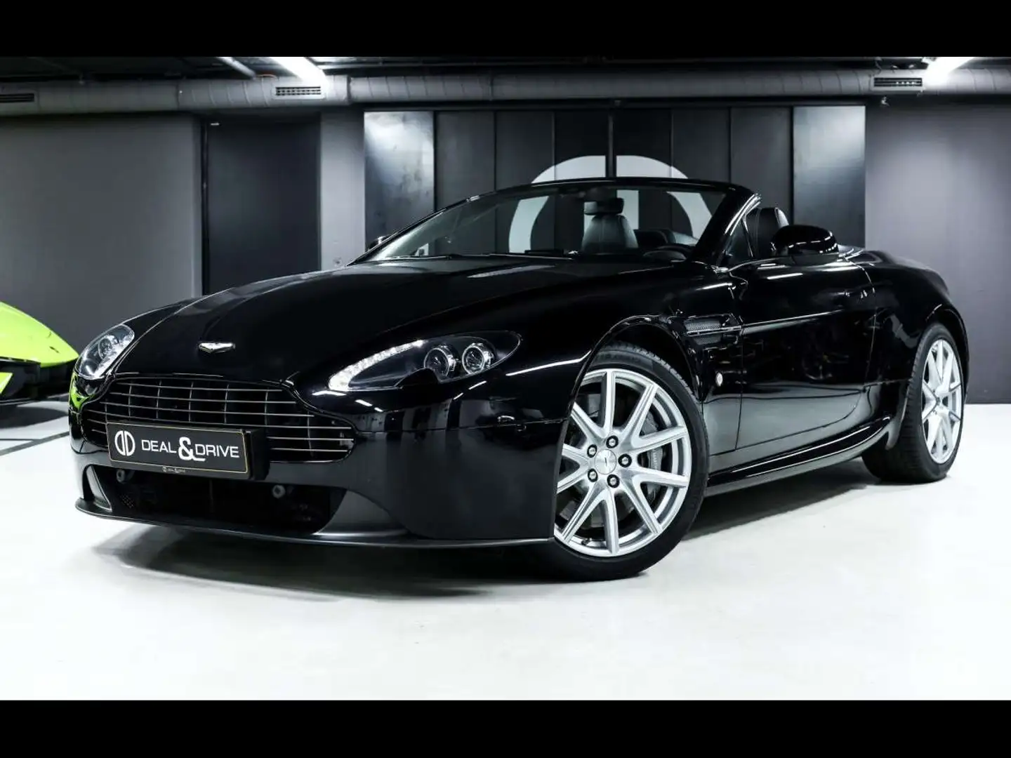 Aston Martin V8 VANTAGE ROADSTER 4.7 436MANUALNAVIPDC Noir - 1