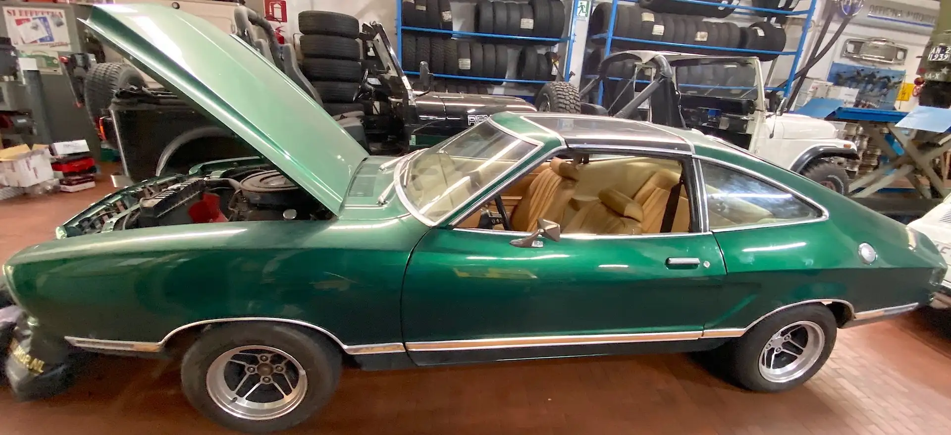Ford Mustang Fastback T-Top V6 Groen - 1