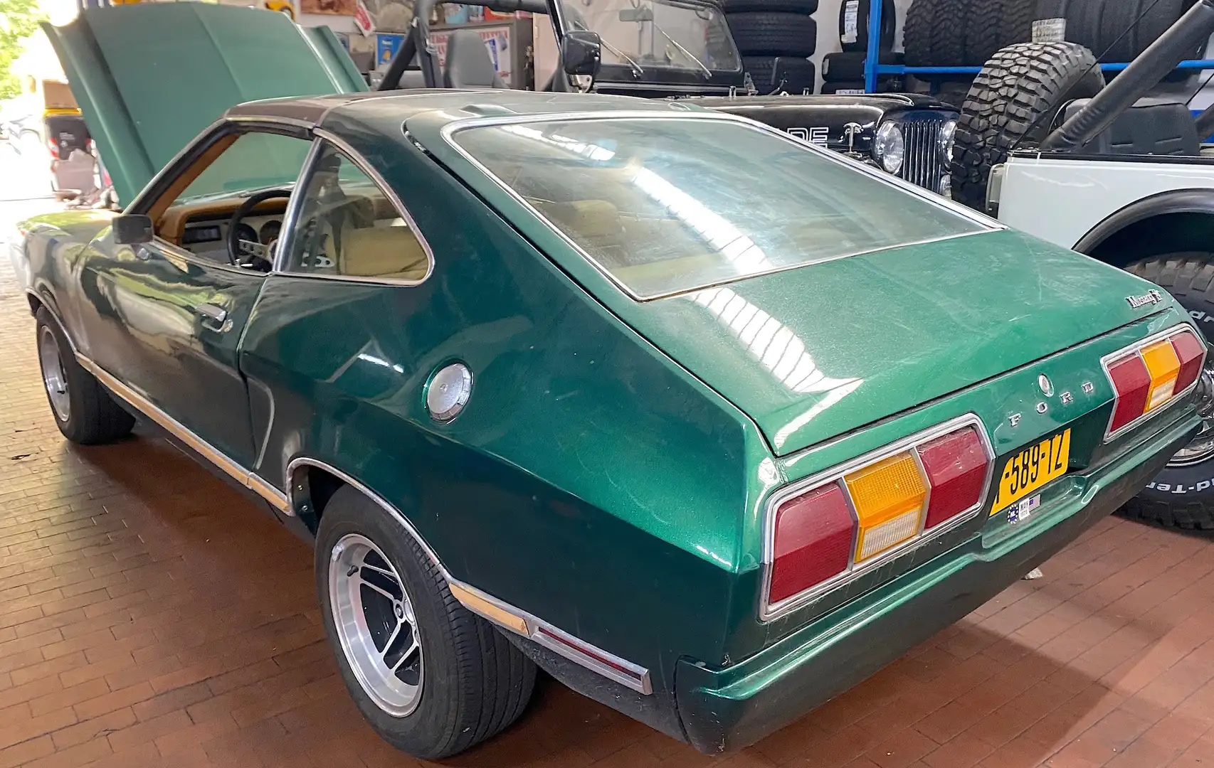 Ford Mustang Fastback T-Top V6 Groen - 2