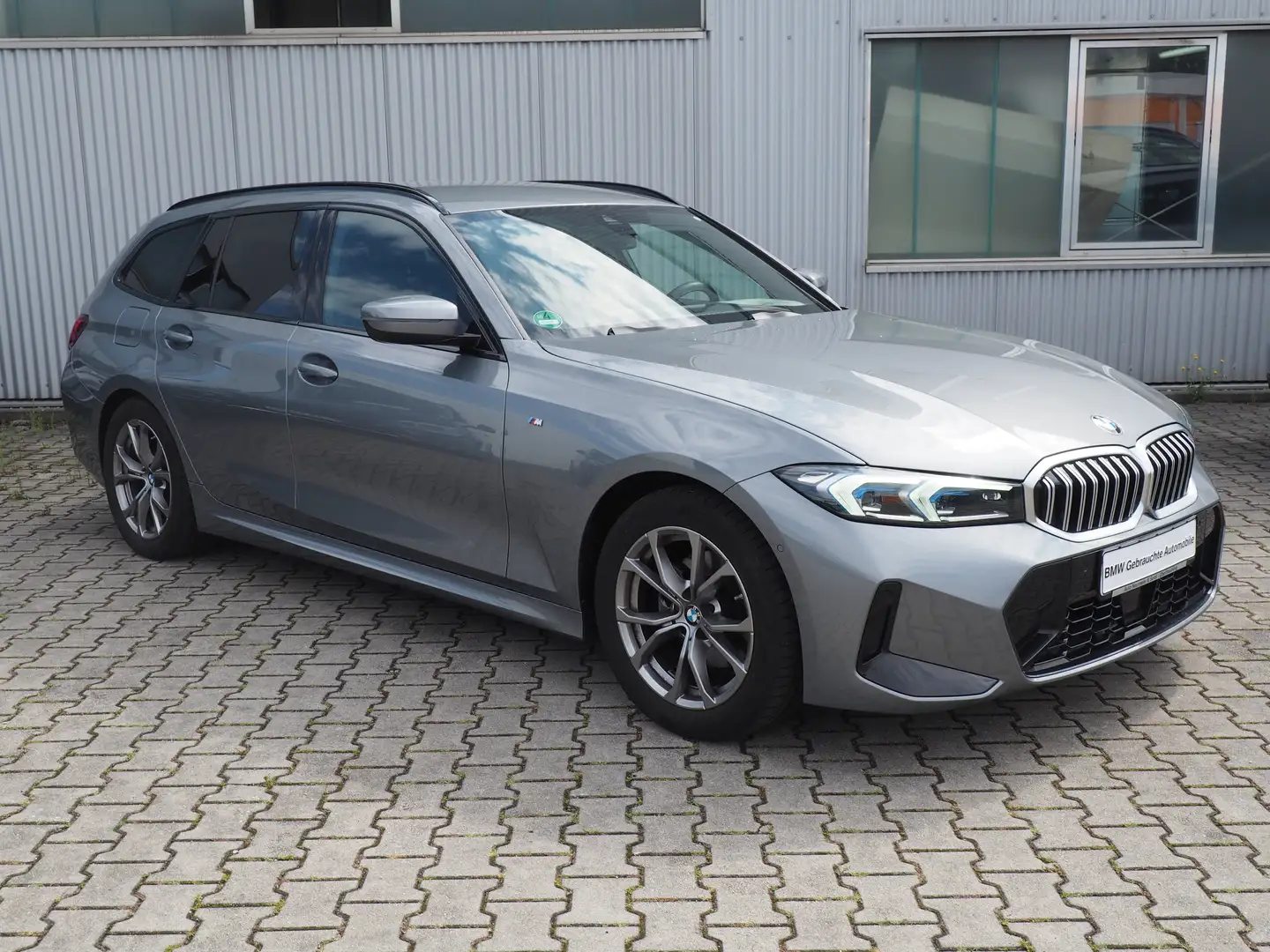 BMW 320 i Touring Aut.*M-Sport*AHK*ACC*HUD*Sitzmemory*Kizu Grau - 1