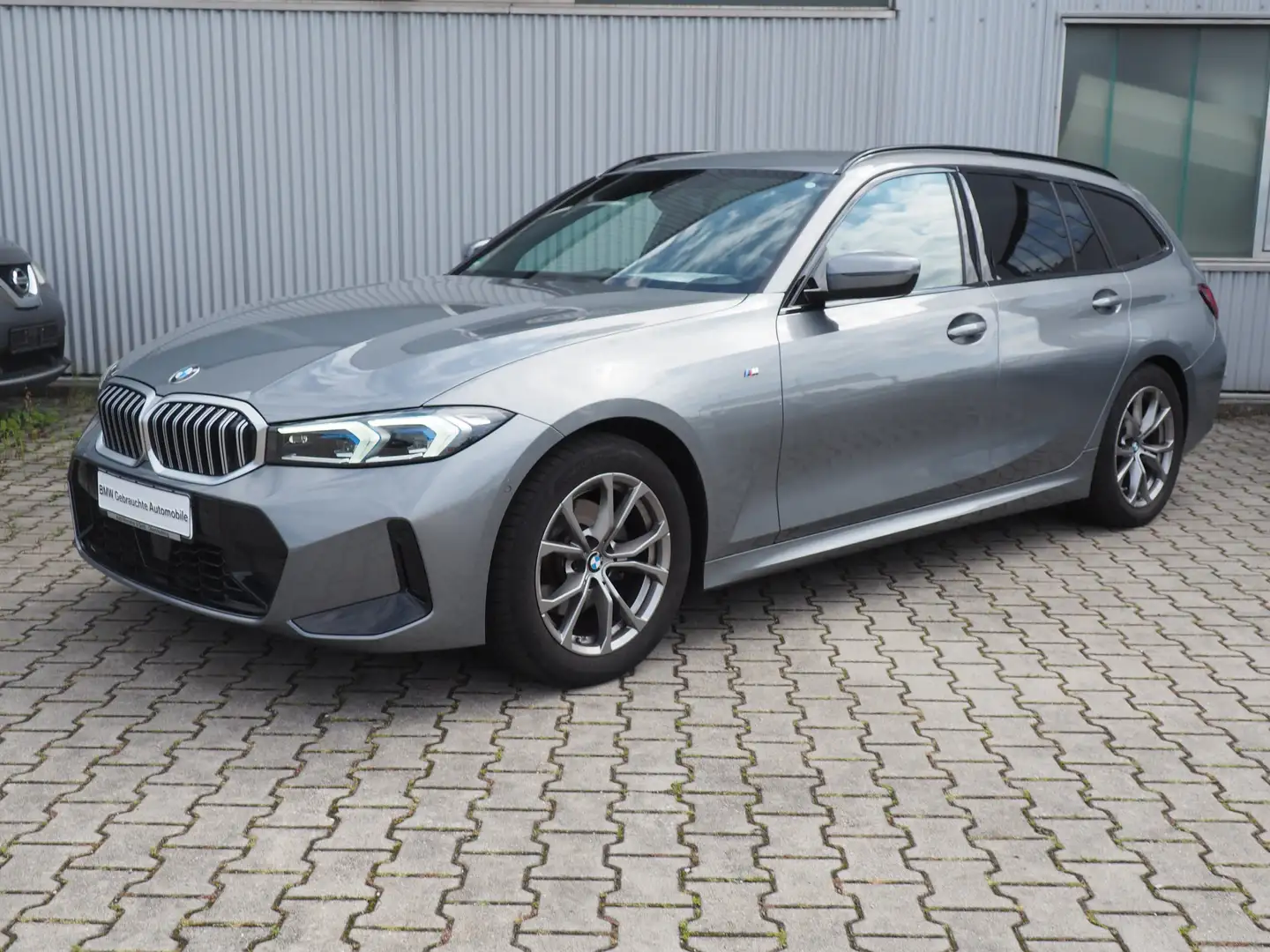 BMW 320 i Touring Aut.*M-Sport*AHK*ACC*HUD*Sitzmemory*Kizu Grau - 2