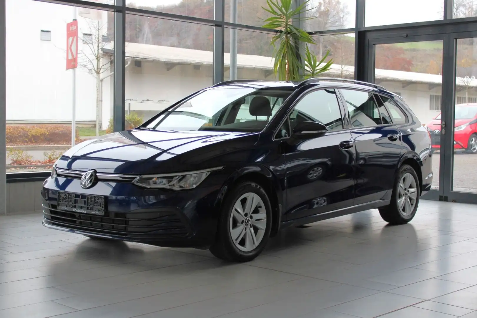 Volkswagen Golf VIII Variant Life eTSI*LED*APP*SHZ*STHZ*RFK Blau - 1