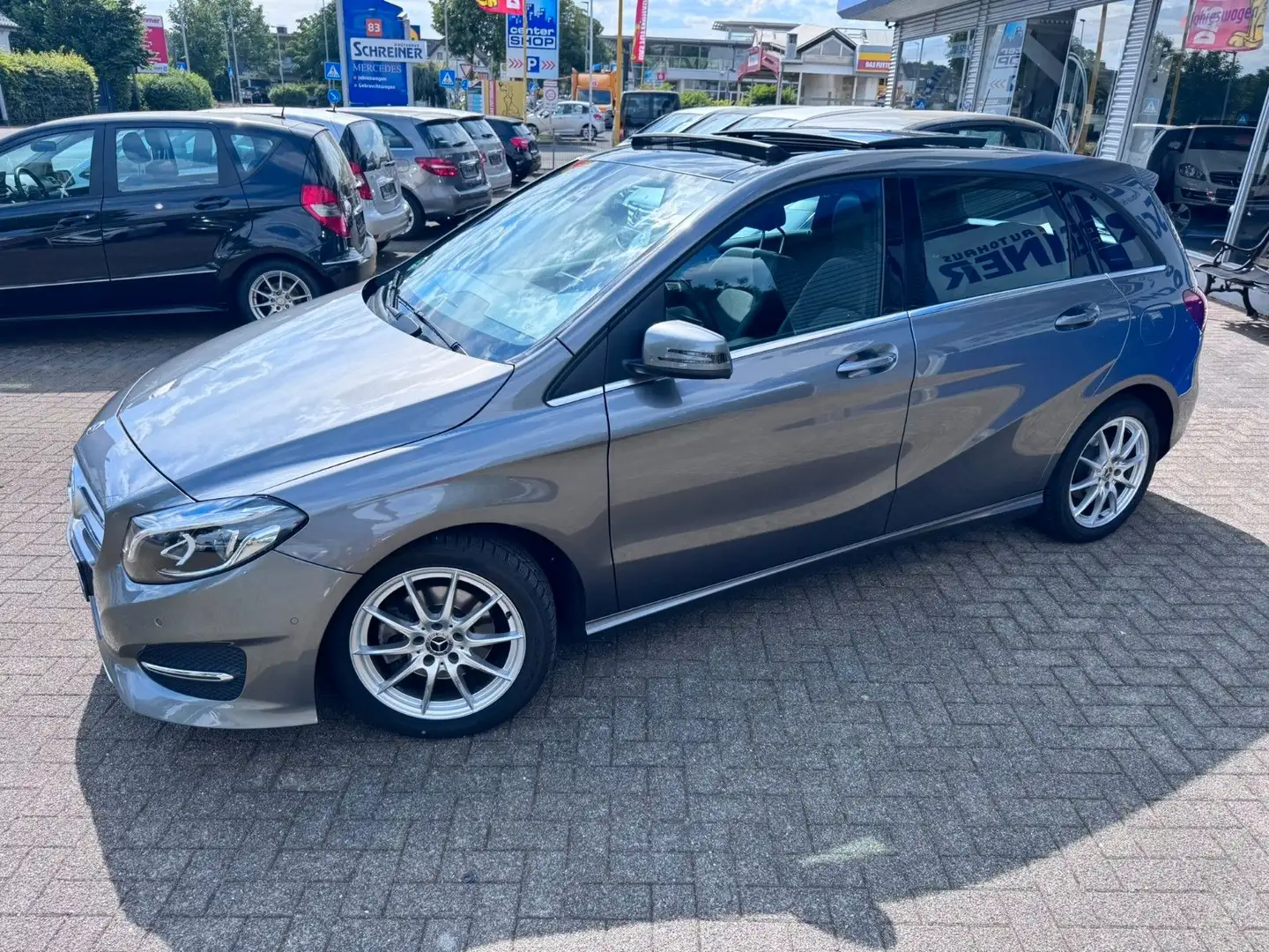 Mercedes-Benz B 180 EditionBusiness1.Hand *Automatik Navi*SHD* Gris - 2