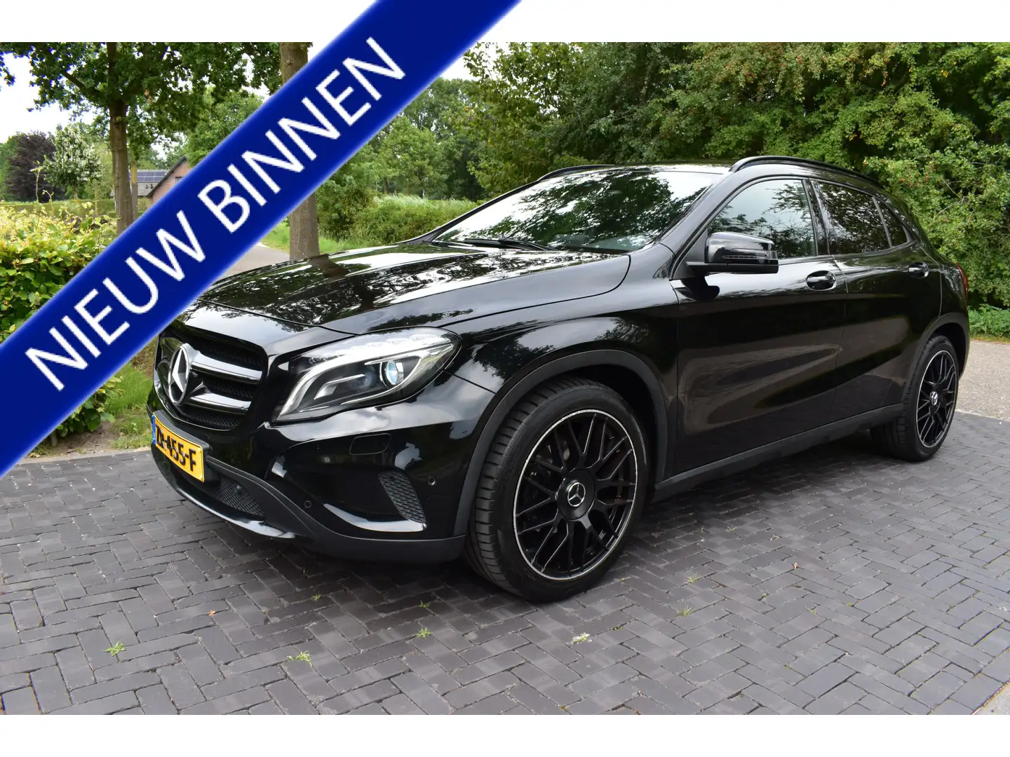 Mercedes-Benz GLA 180 d Prestige Zwart - 1