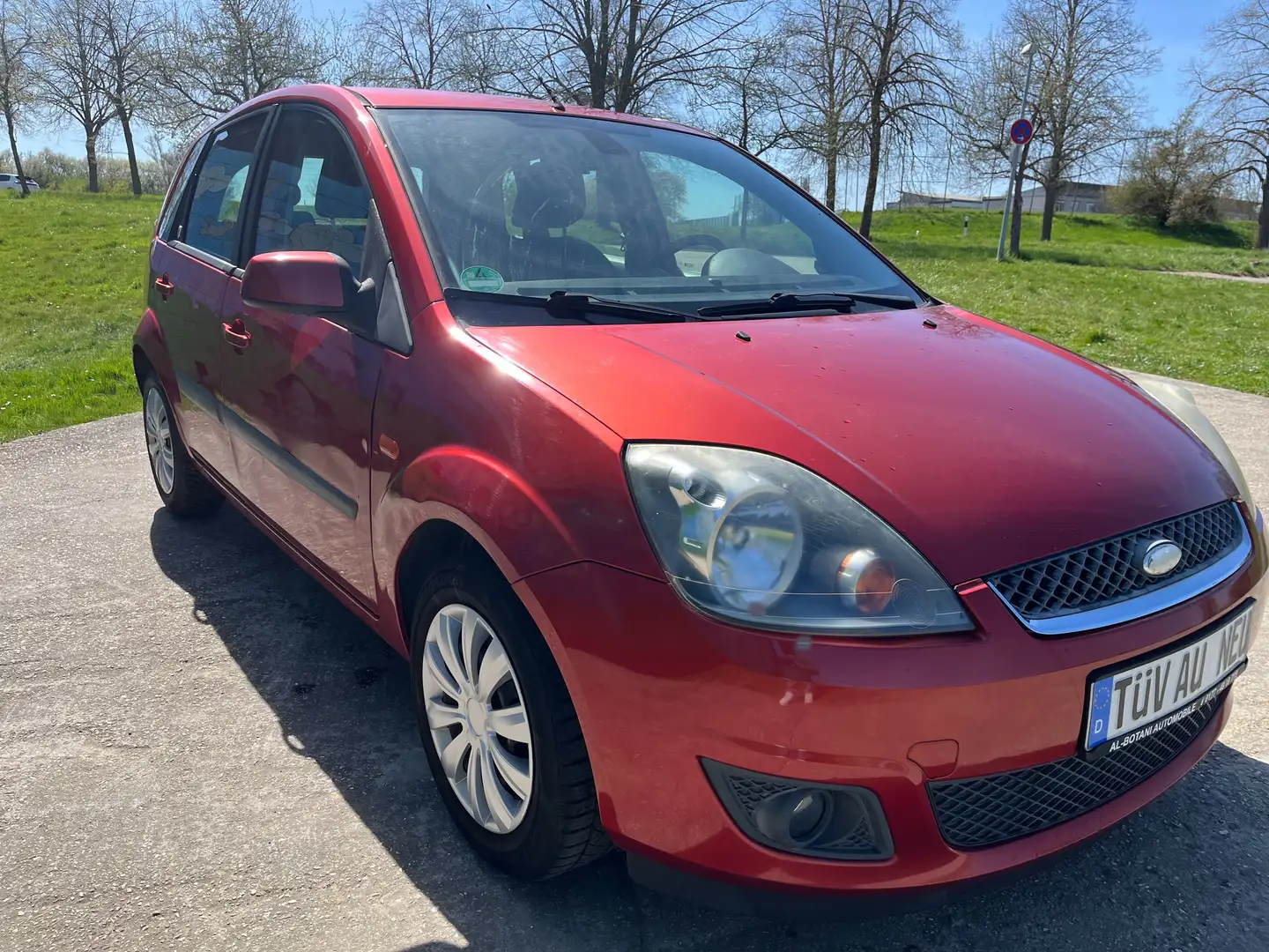 Ford Fiesta Ghia Rood - 2