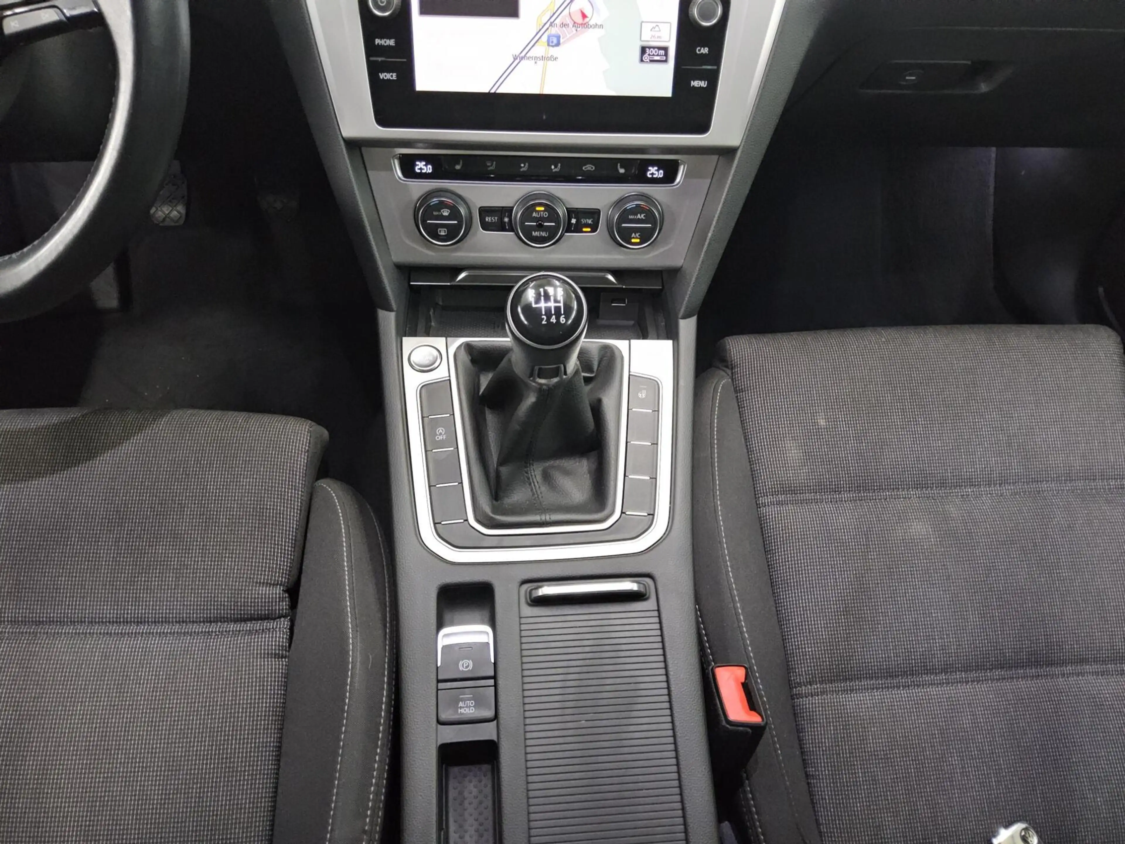 Volkswagen Passat Variant — photo 6