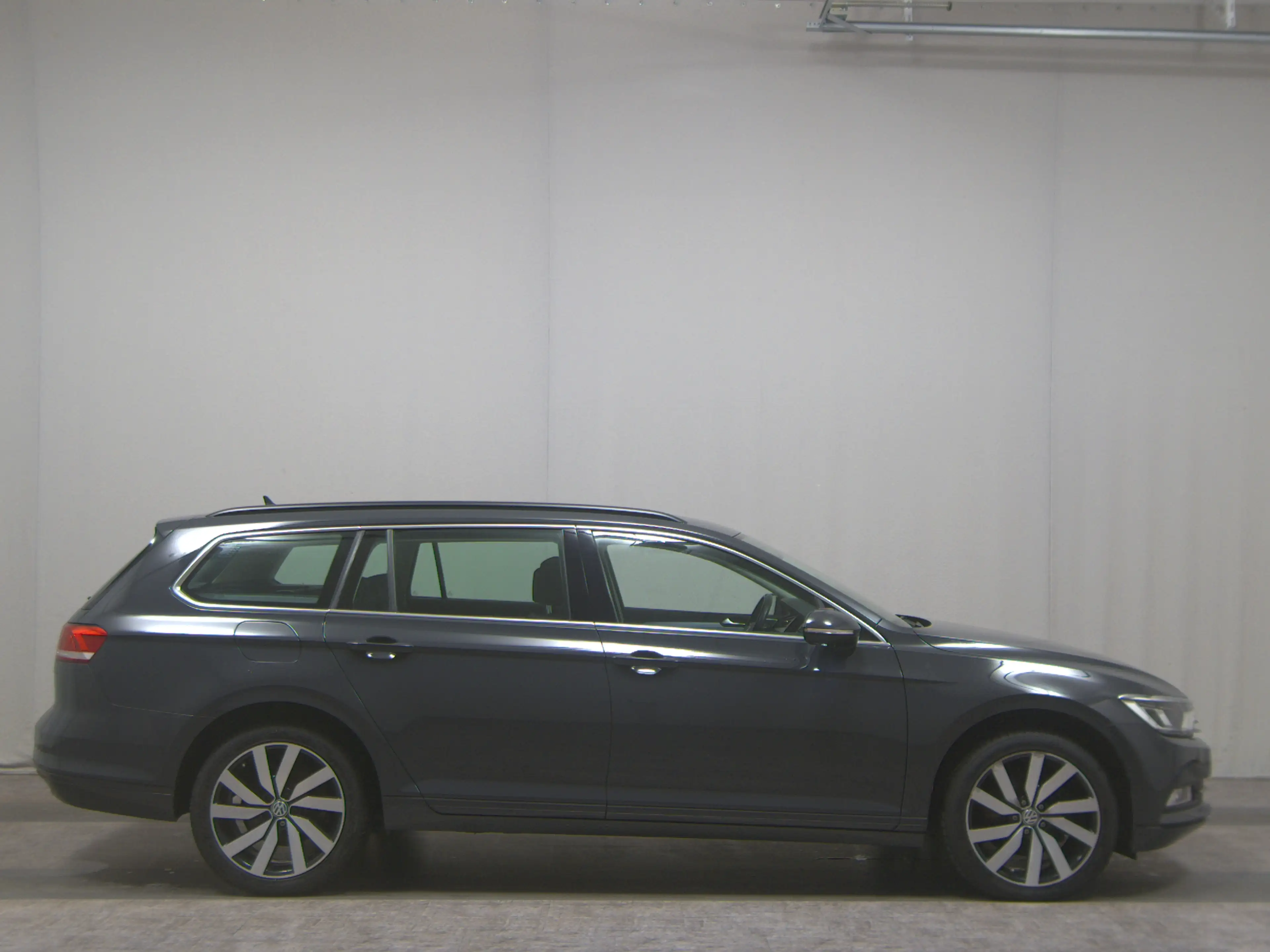 Volkswagen Passat Variant — photo 14